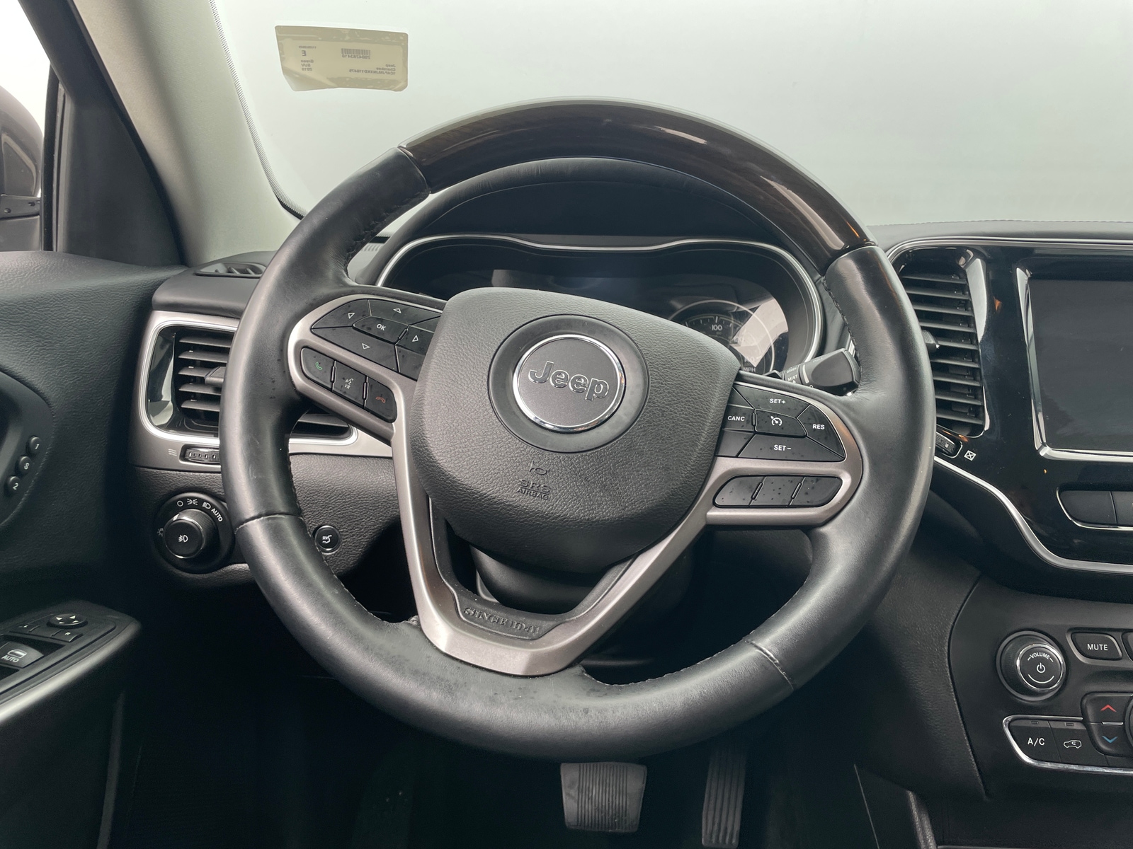 Thumbnail: 2019 Jeep Cherokee - 4