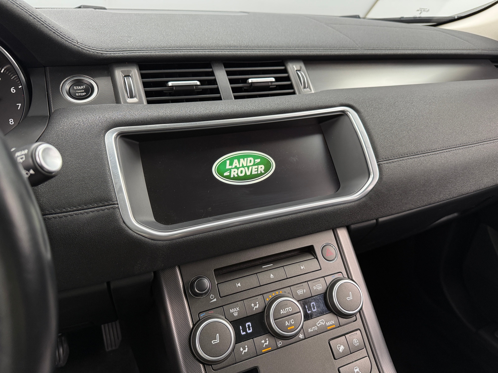 Thumbnail: 2018 Land Rover Range Rover Evoque - 3