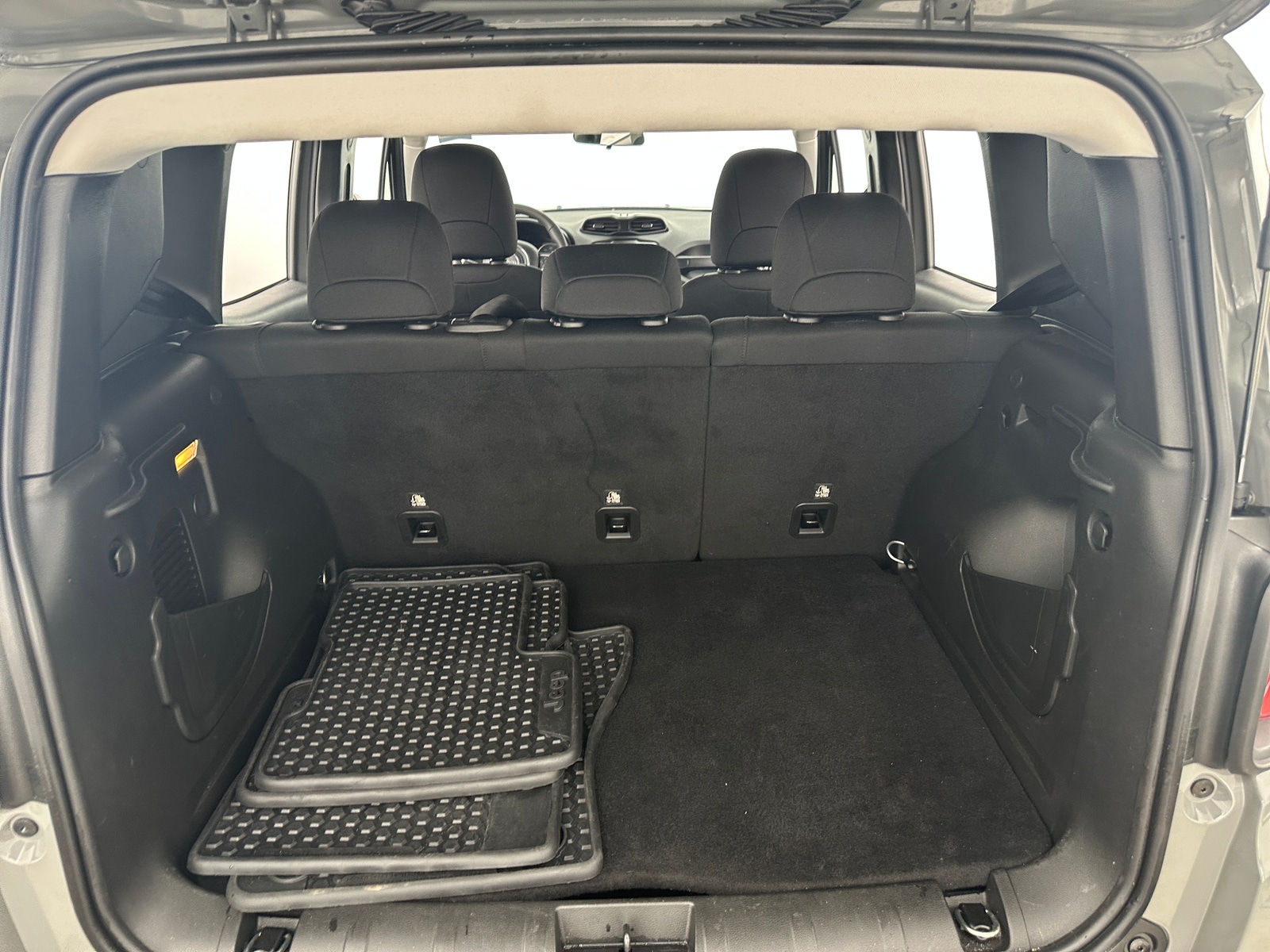 Thumbnail: 2022 Jeep Renegade - 7