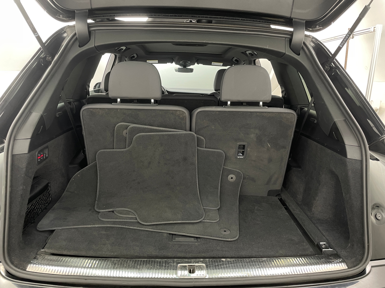 Thumbnail: 2022 Audi Q7 - 6