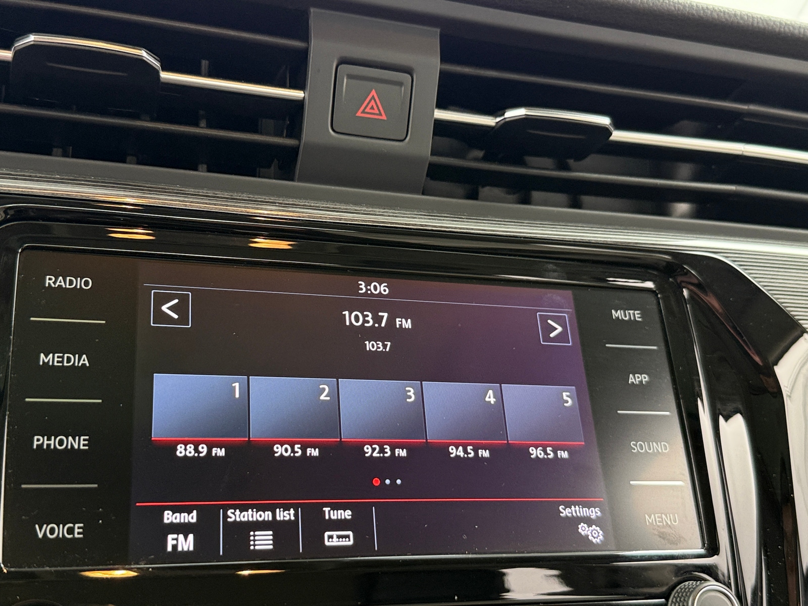 Thumbnail: 2020 Volkswagen Passat - 3