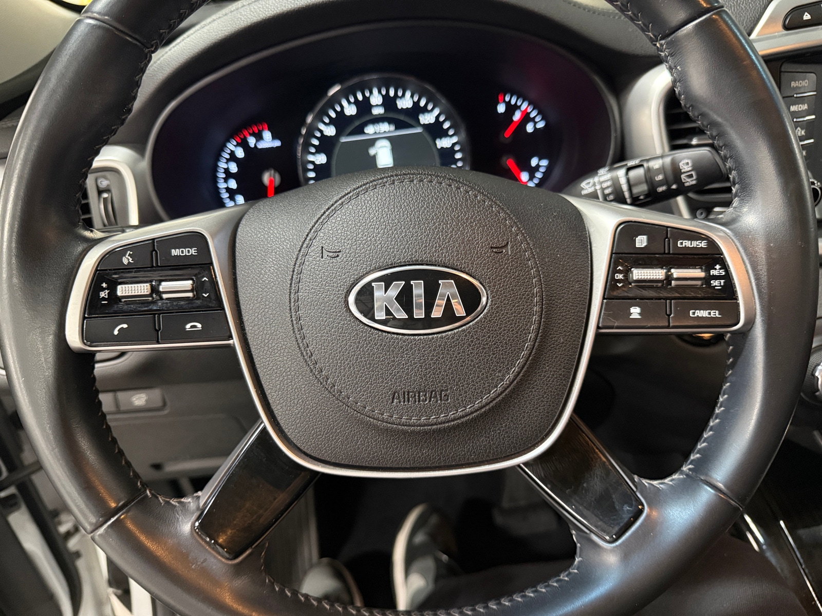 Thumbnail: 2019 Kia Sorento - 4