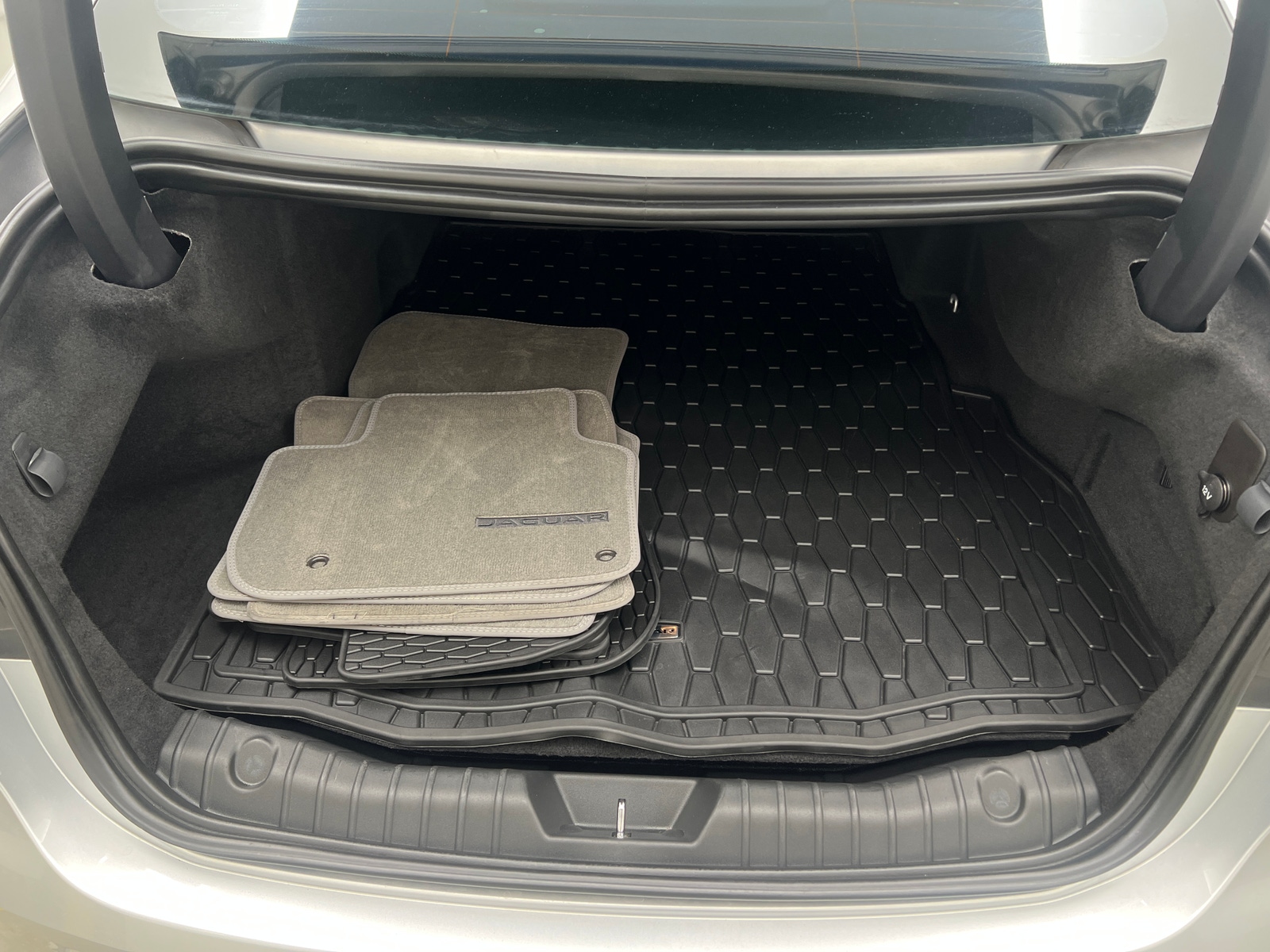 Thumbnail: 2020 Jaguar XF - 6