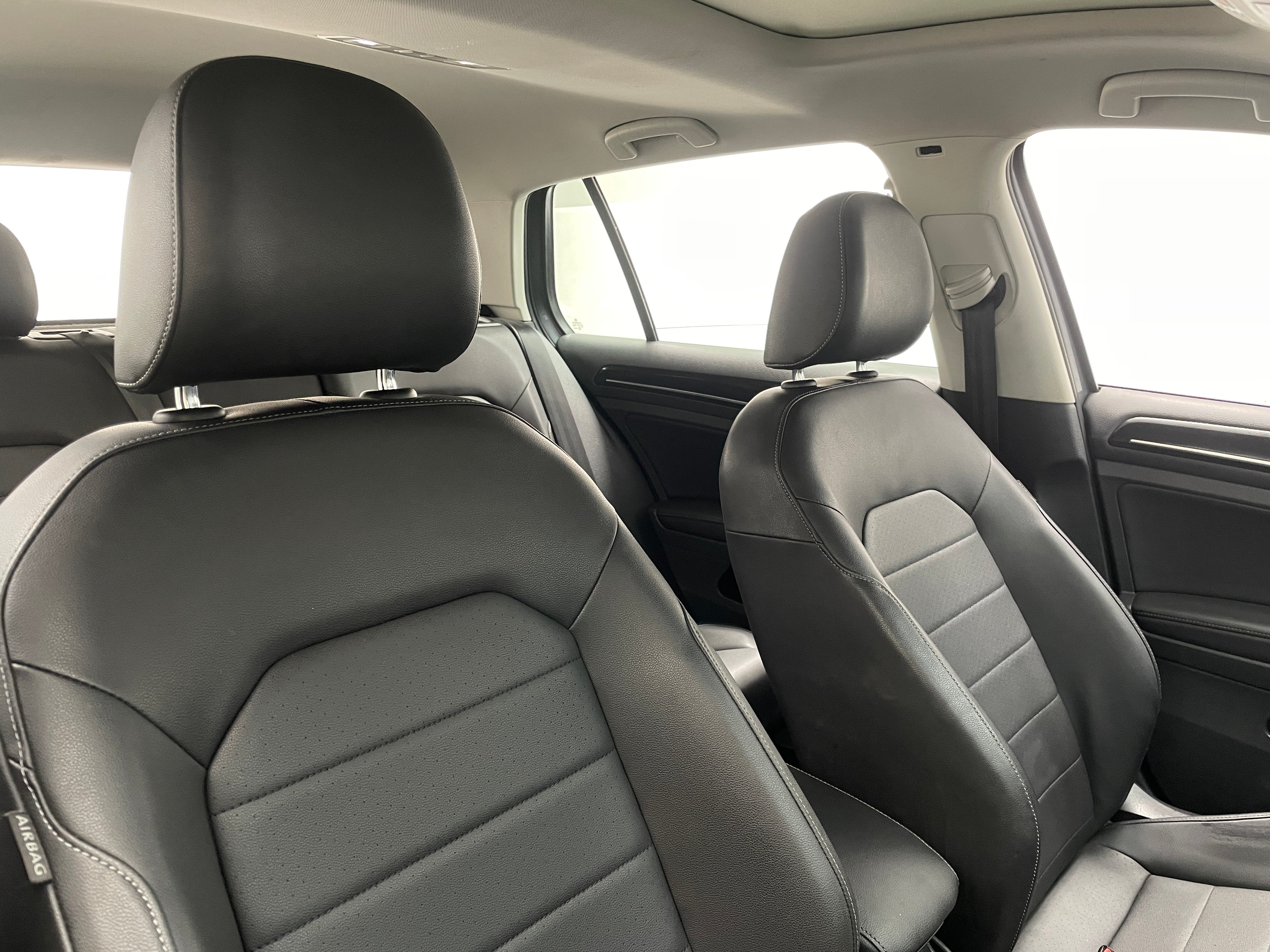 2015 Volkswagen Golf - Image 1