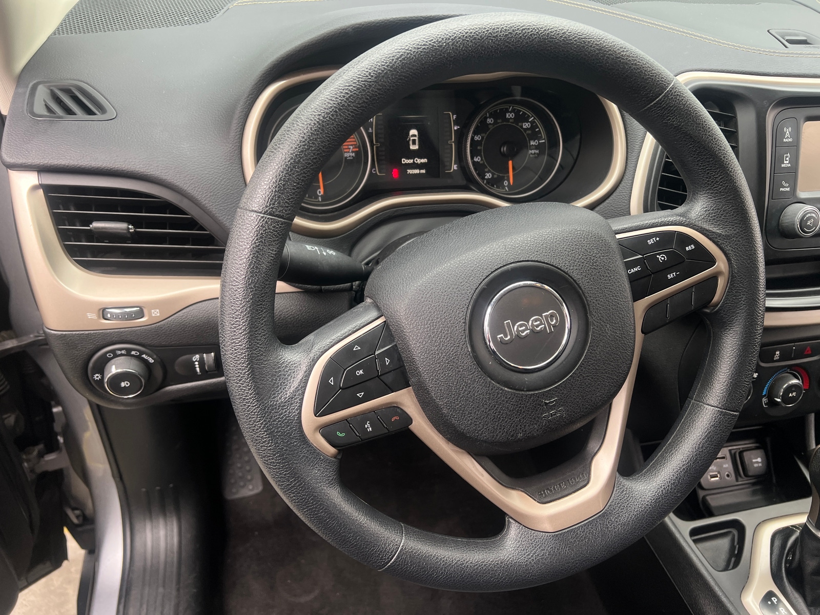 Thumbnail: 2018 Jeep Cherokee - 5