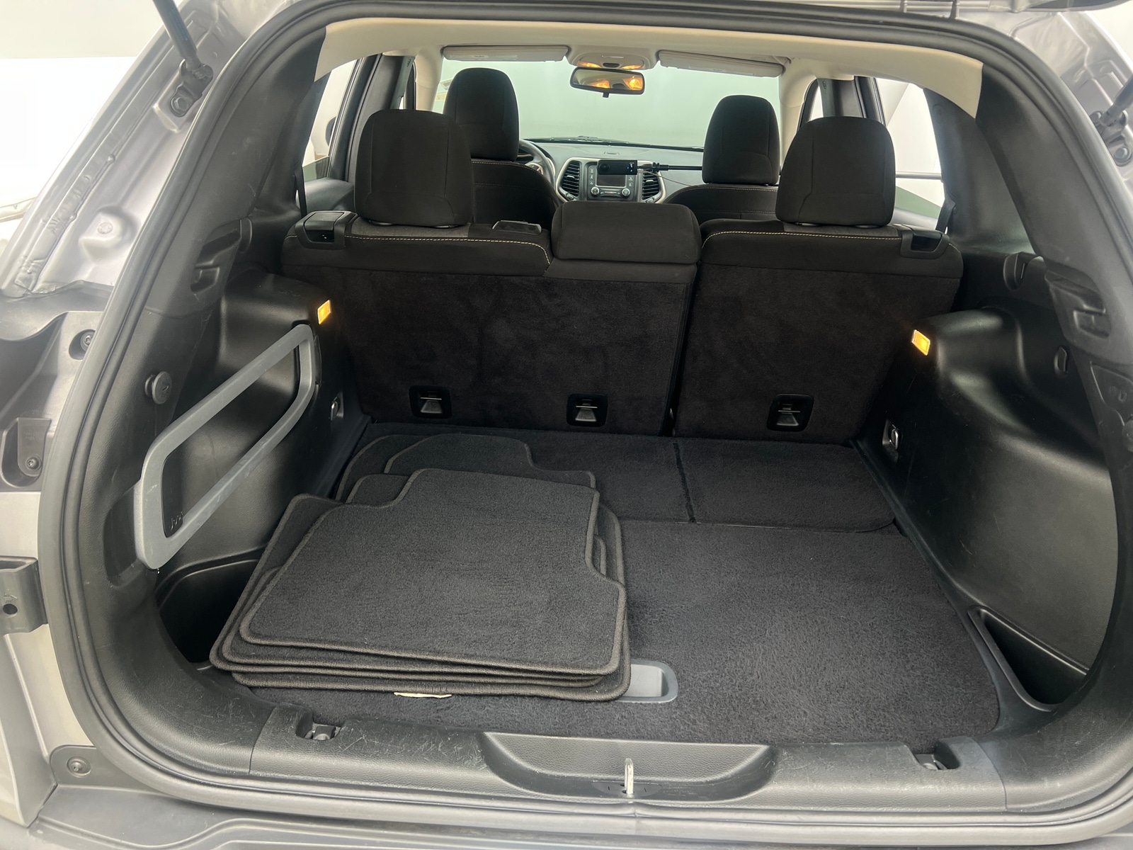 Thumbnail: 2018 Jeep Cherokee - 7