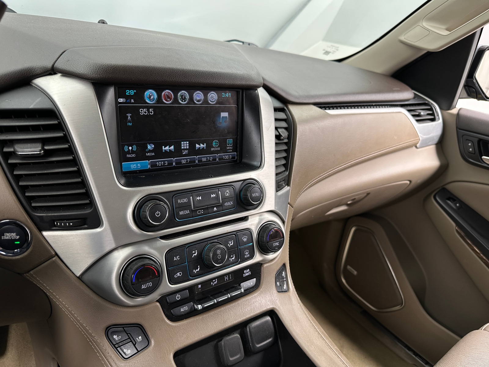 Thumbnail: 2018 GMC Yukon XL - 3