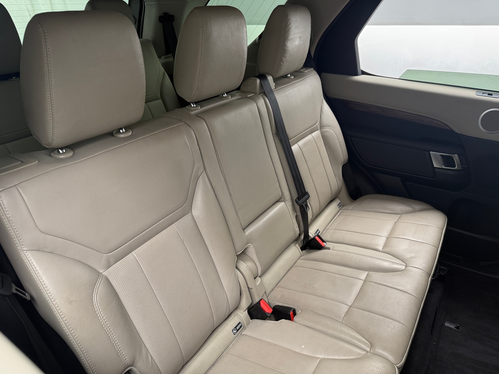 Thumbnail: 2019 Land Rover Discovery - 5