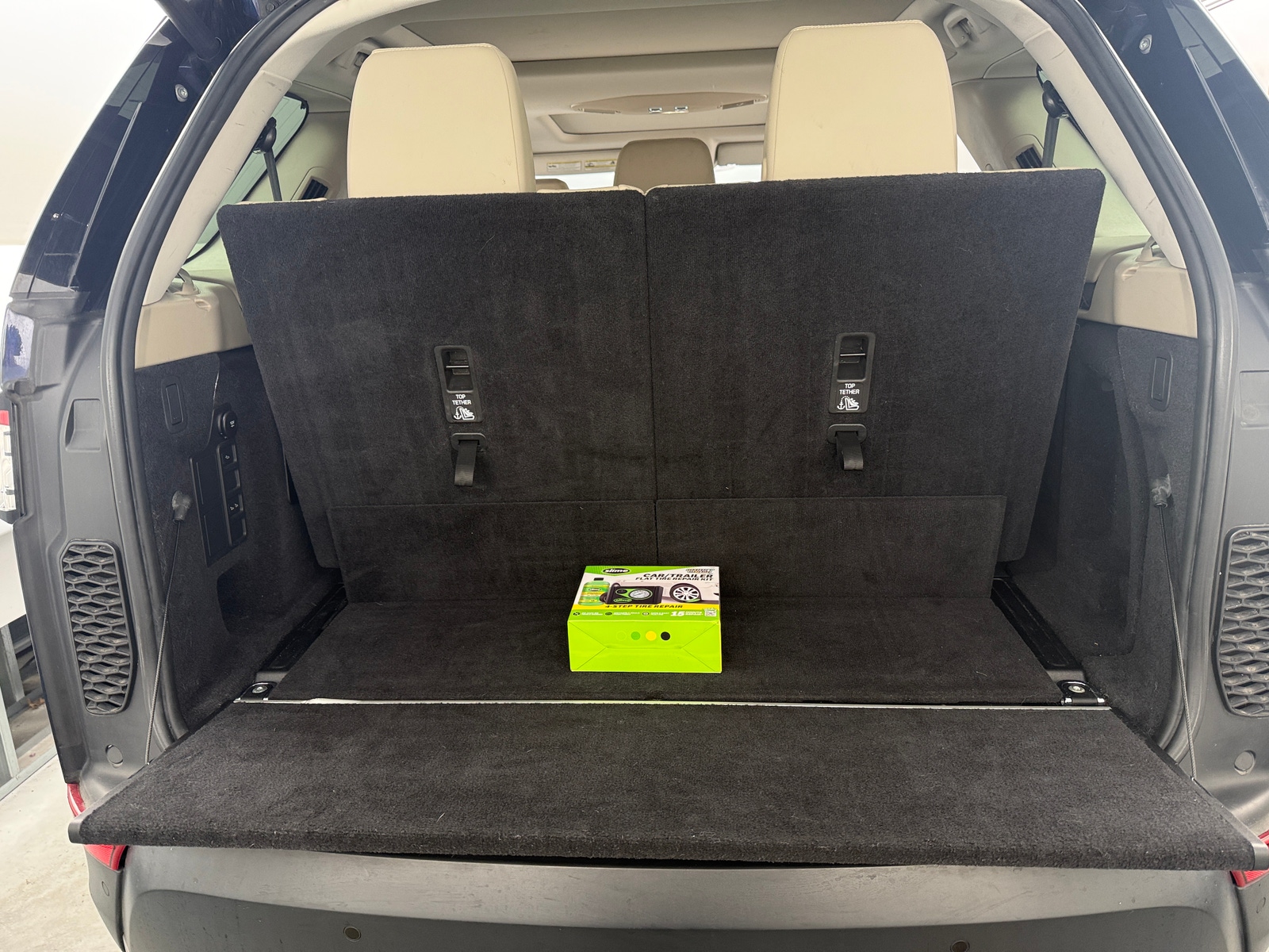 Thumbnail: 2019 Land Rover Discovery - 6