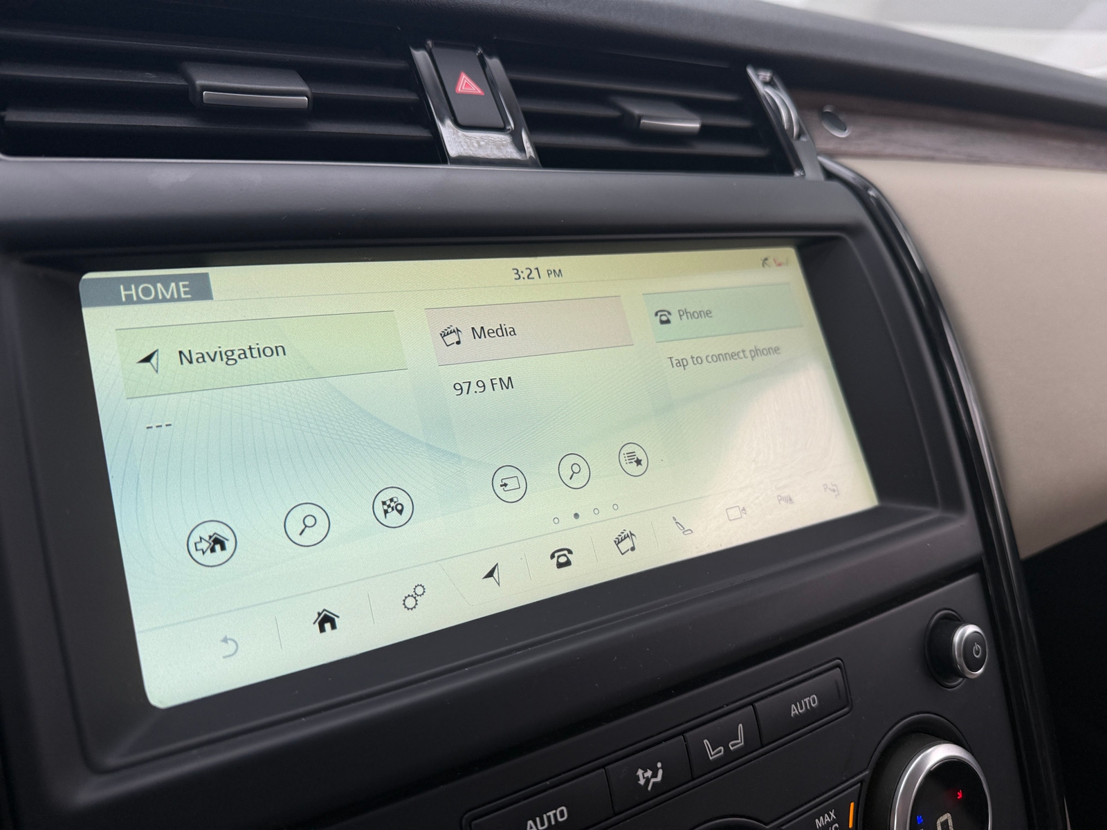 Thumbnail: 2019 Land Rover Discovery - 3