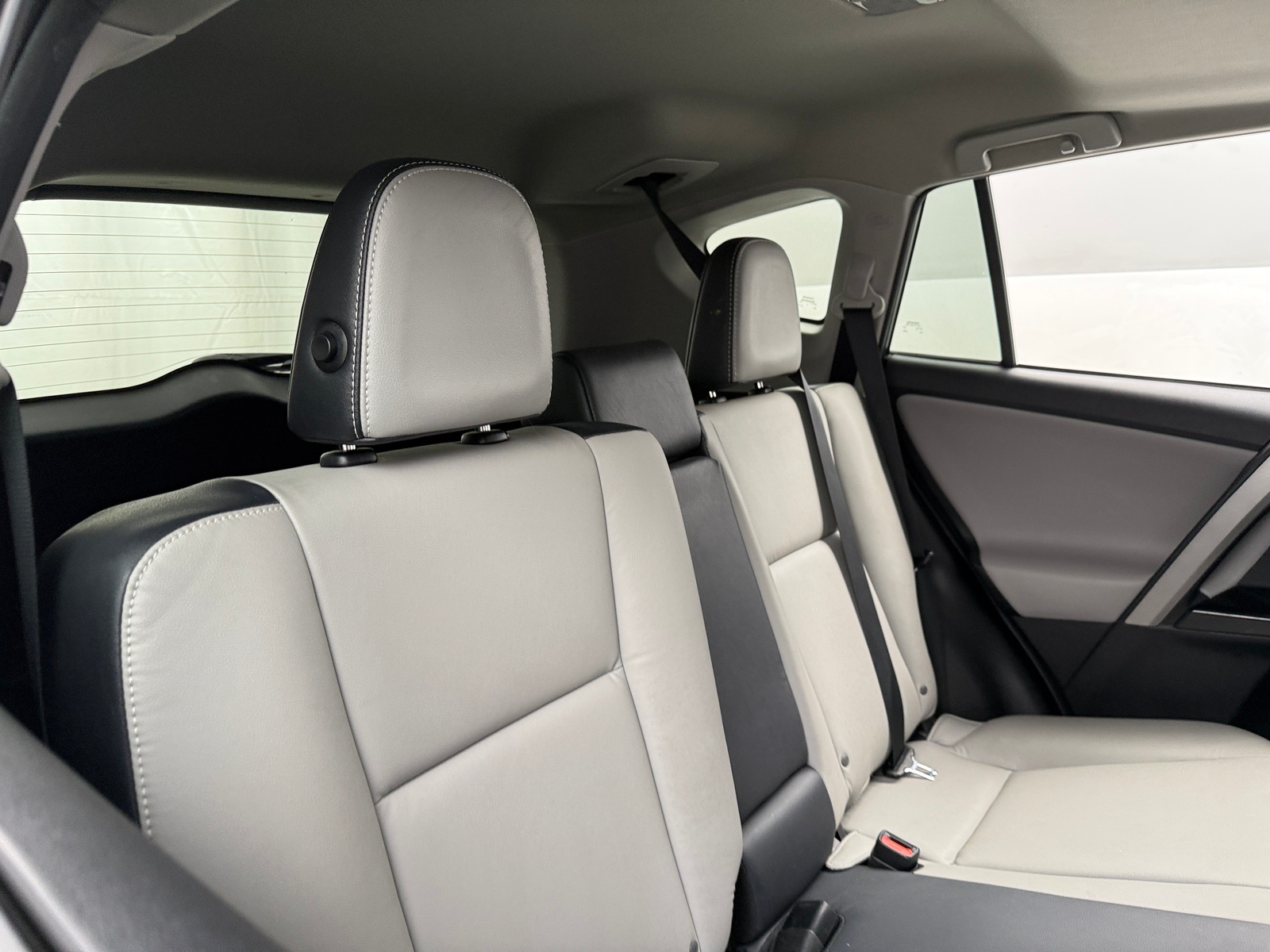 Thumbnail: 2017 Toyota RAV4 - 5