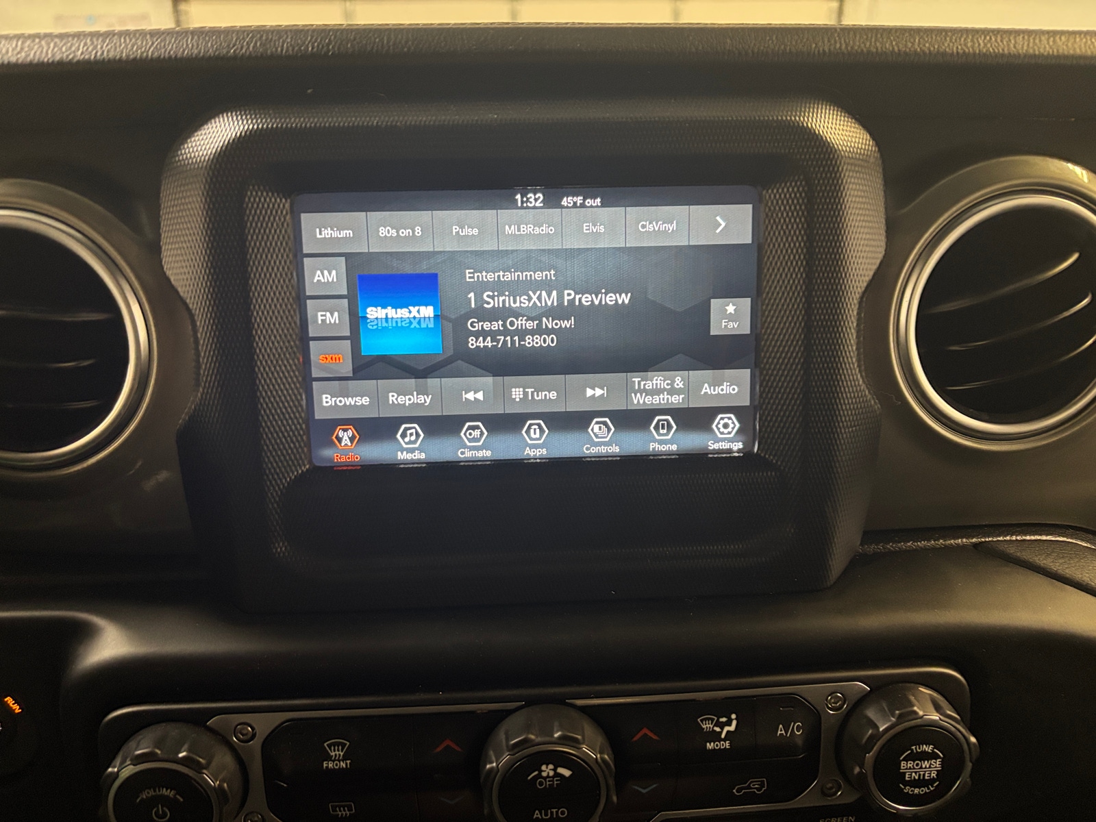 Thumbnail: 2021 Jeep Gladiator - 4