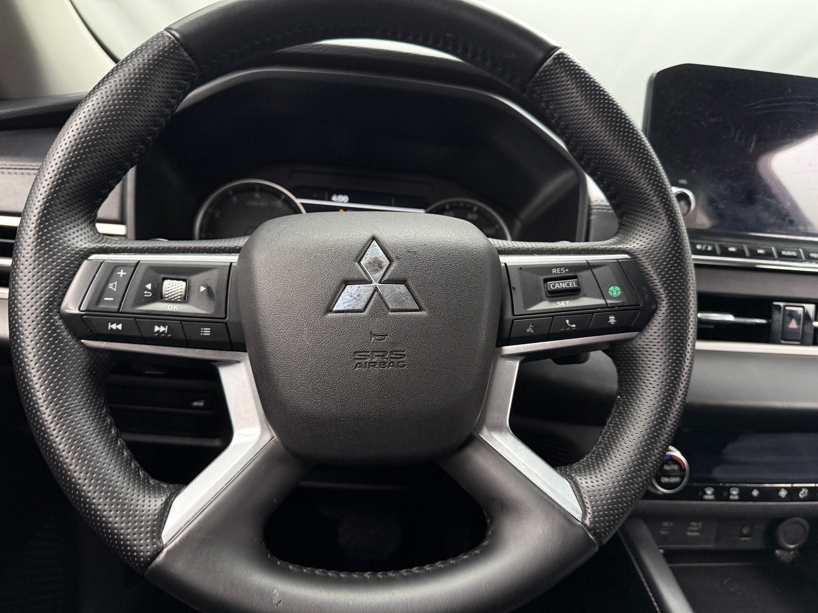 Thumbnail: 2024 Mitsubishi Outlander - 4