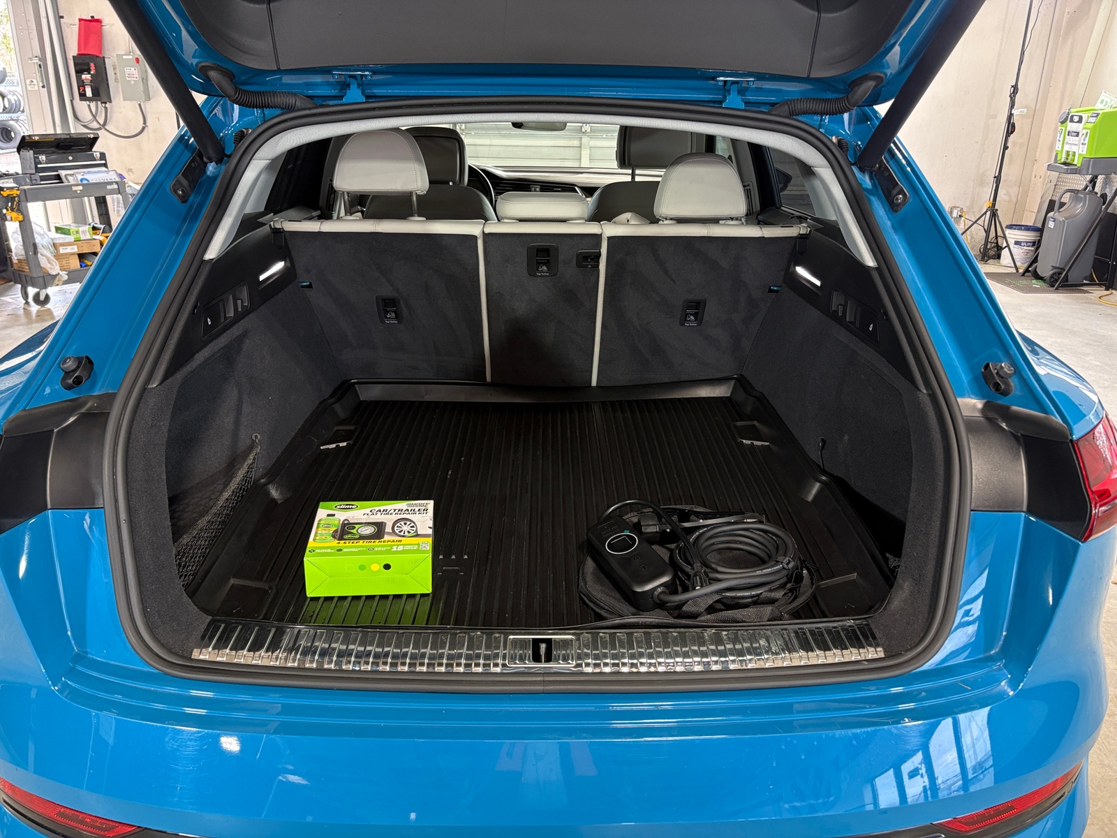 Thumbnail: 2019 Audi e-tron - 6