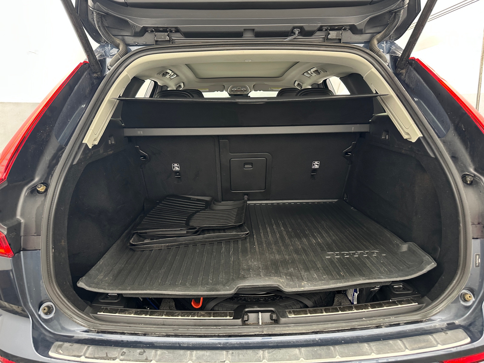 Thumbnail: 2023 Volvo XC60 - 7