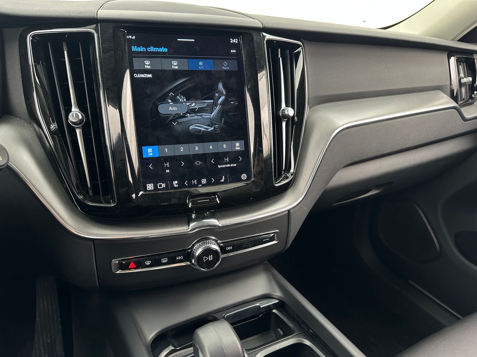 Thumbnail: 2023 Volvo XC60 - 4