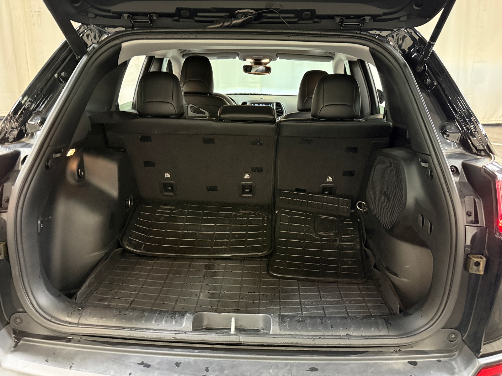 Thumbnail: 2022 Jeep Cherokee - 6