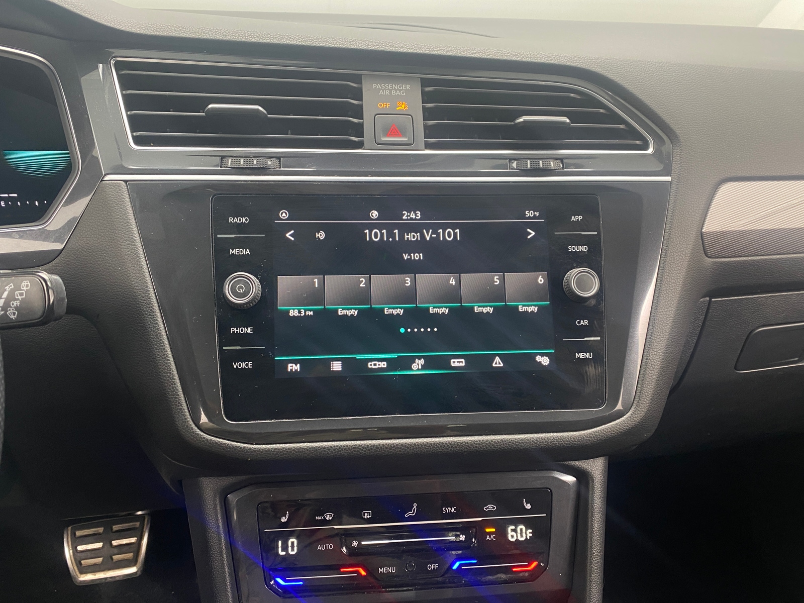 Thumbnail: 2022 Volkswagen Tiguan - 3