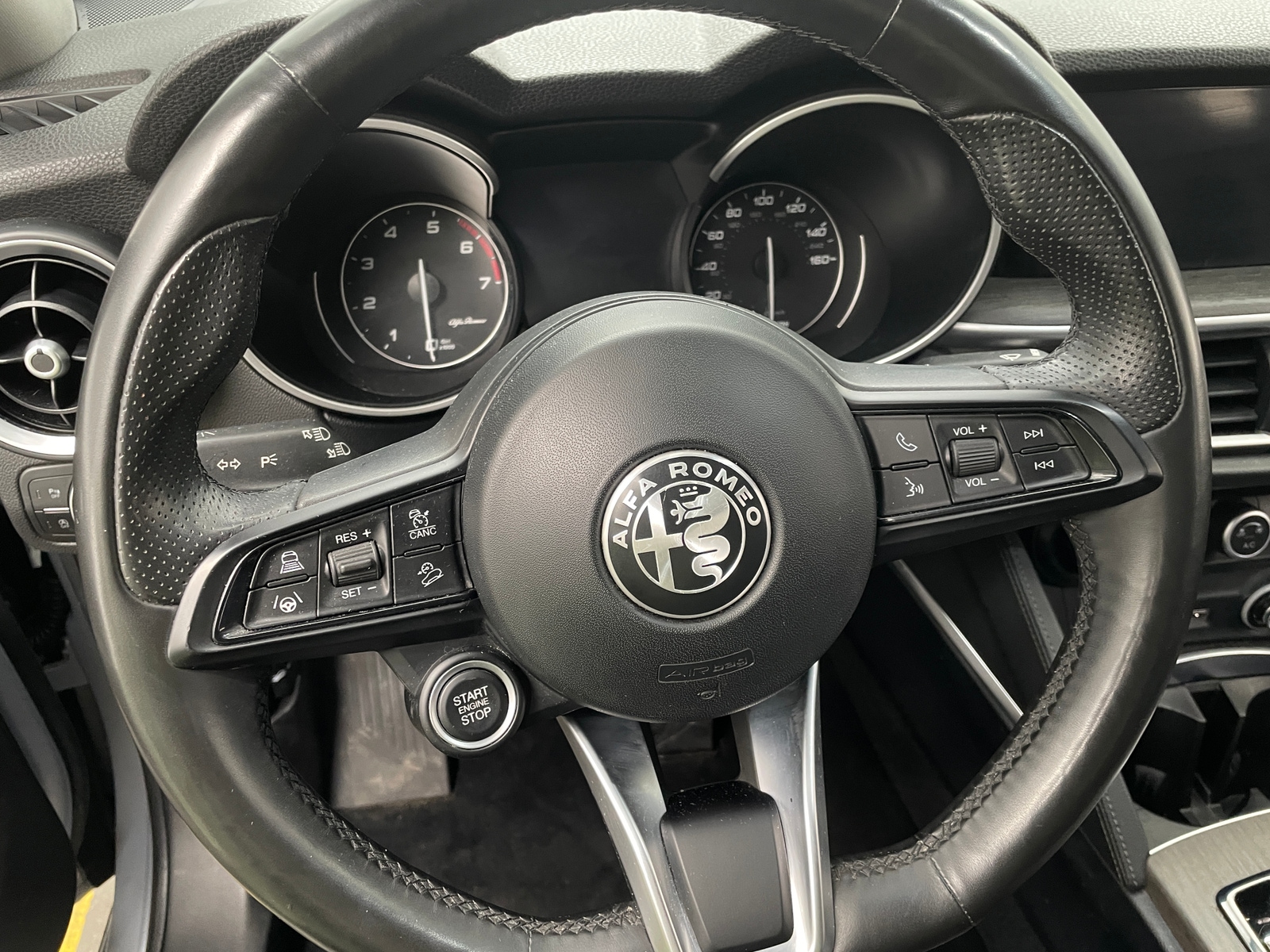 Thumbnail: 2021 Alfa Romeo Stelvio - 4