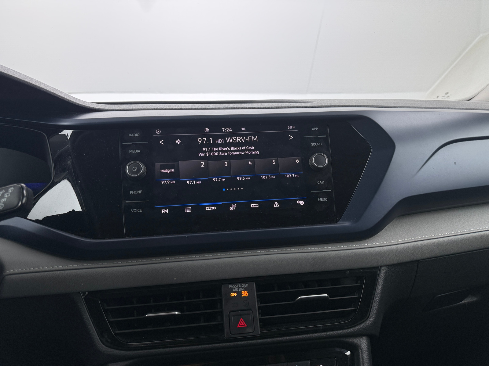 Thumbnail: 2024 Volkswagen Taos - 3