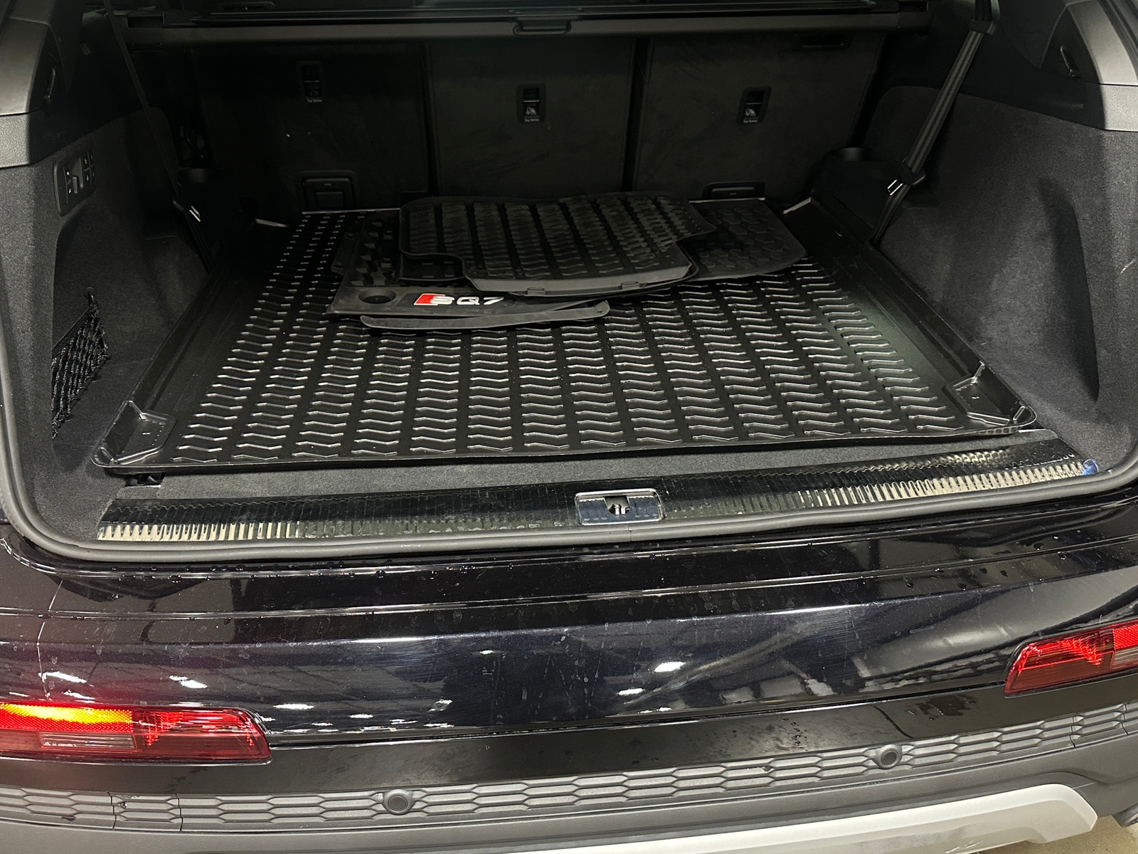 Thumbnail: 2021 Audi SQ7 - 6