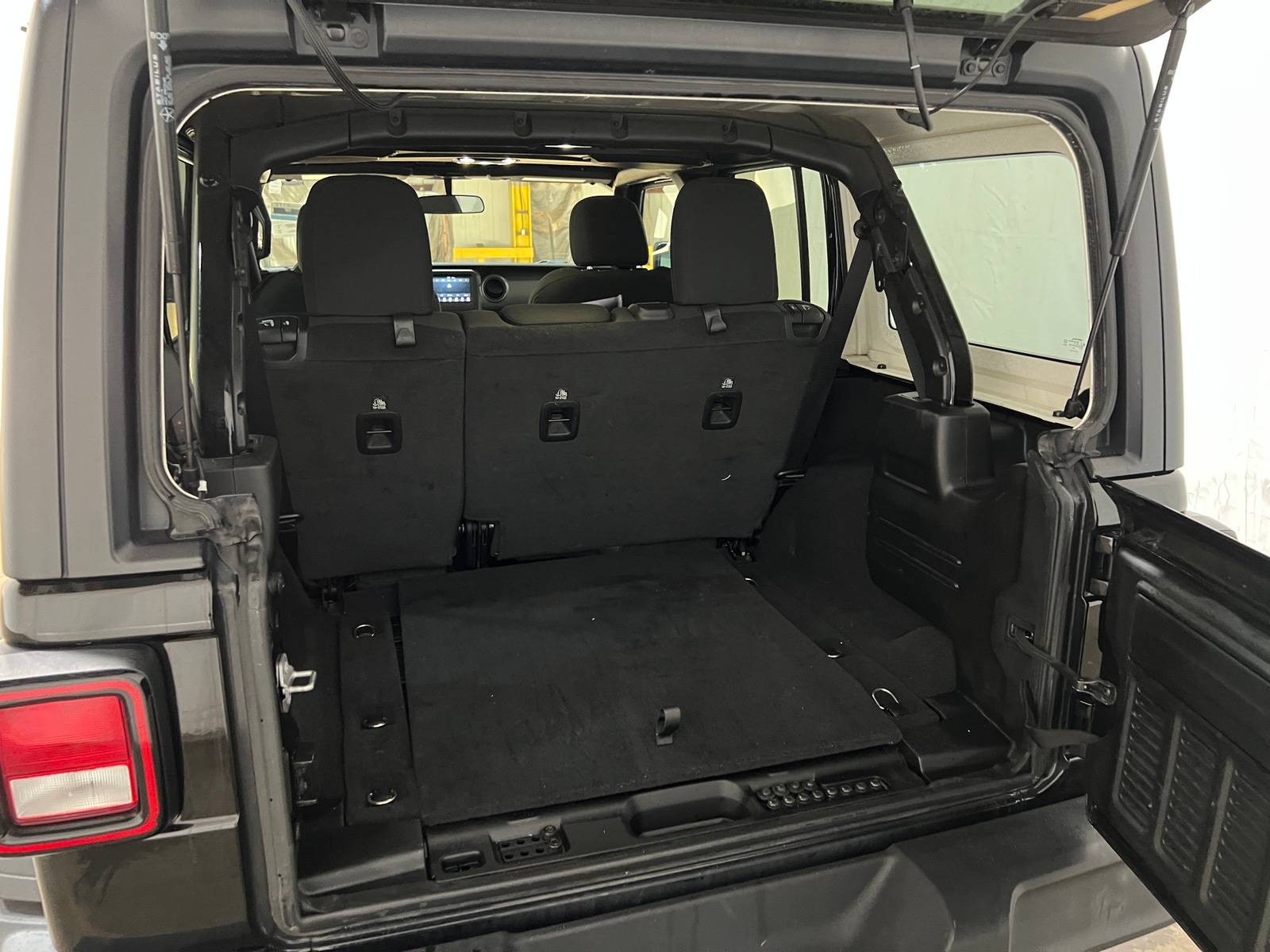 Thumbnail: 2021 Jeep Wrangler - 7