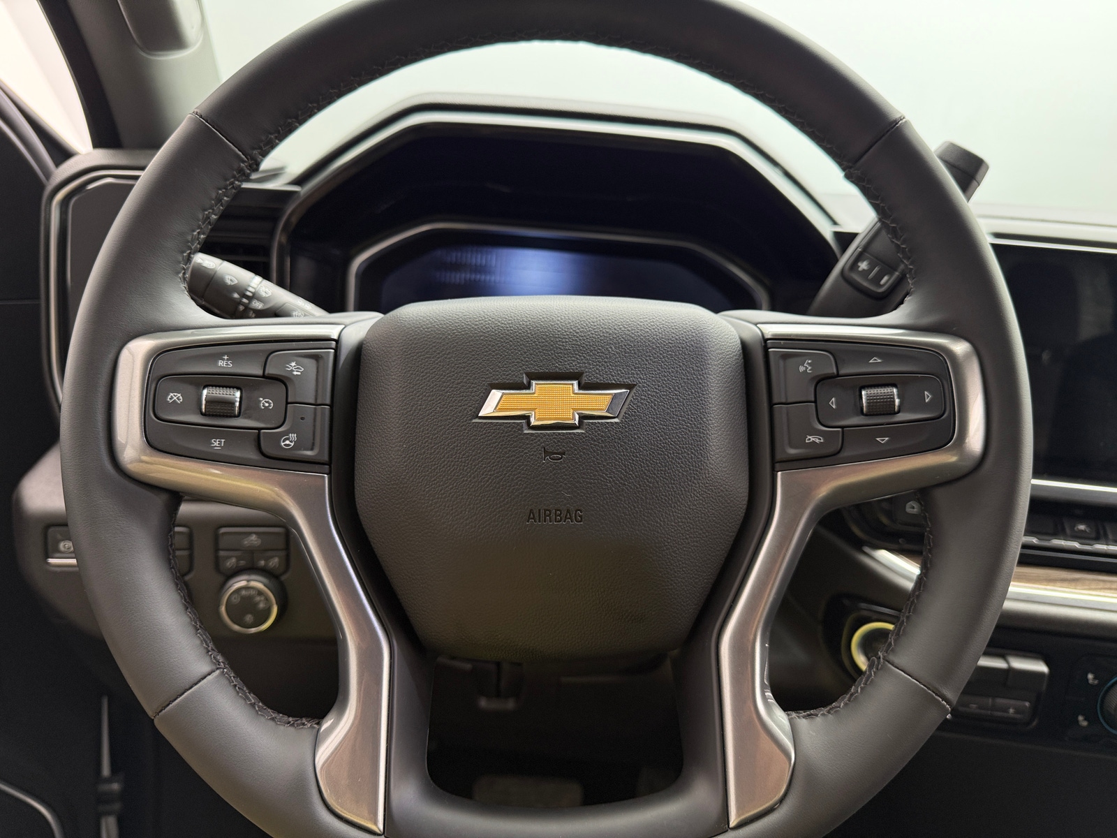 Thumbnail: 2025 Chevrolet Silverado 1500 - 5