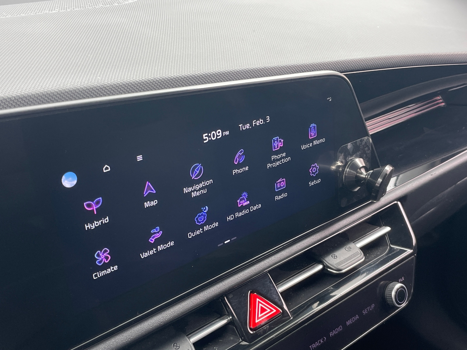 Thumbnail: 2023 Kia Niro - 4