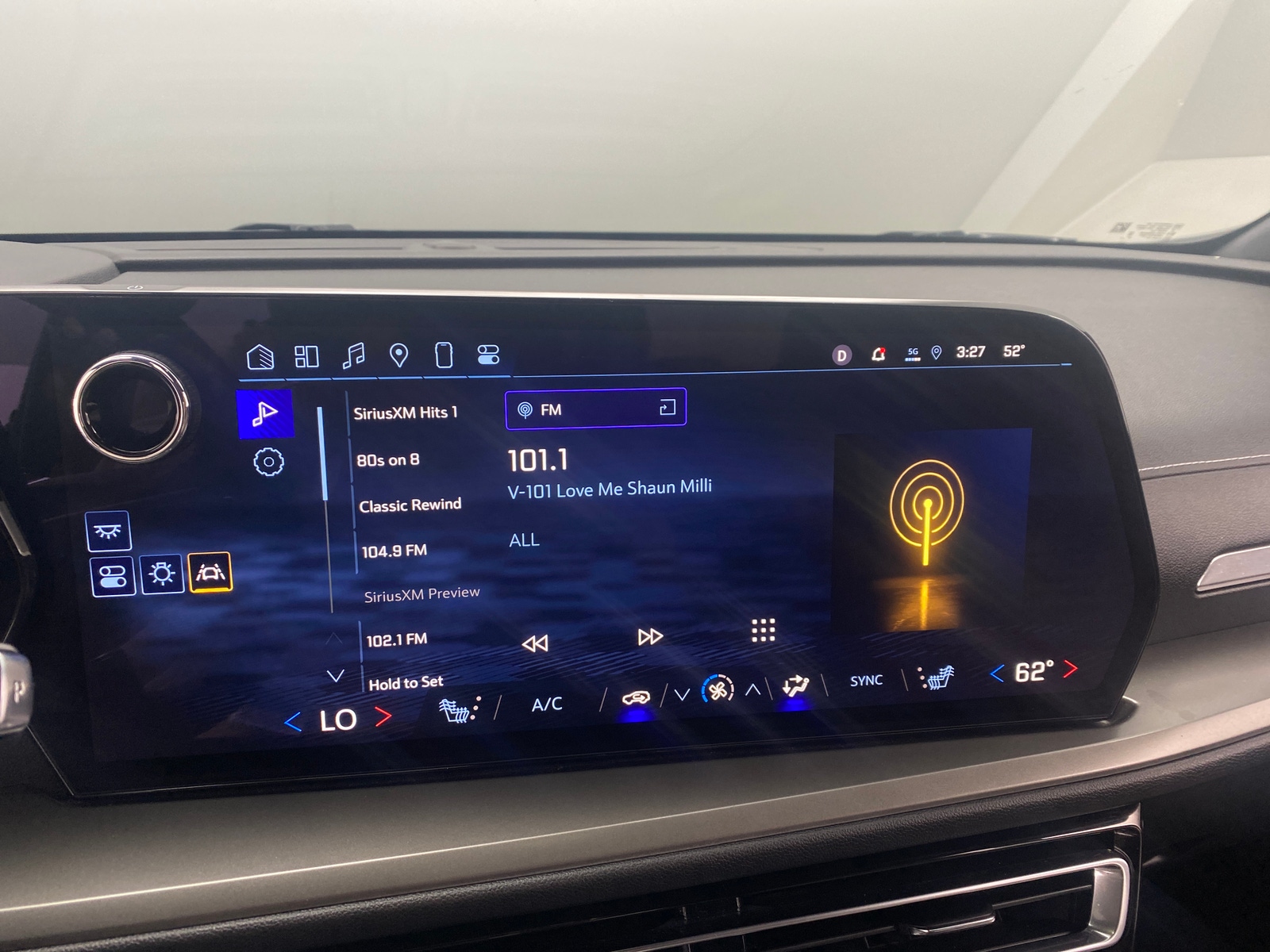 Thumbnail: 2025 Chevrolet Traverse - 4