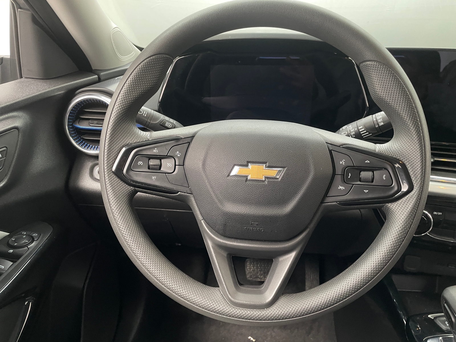 Thumbnail: 2025 Chevrolet Trax - 5