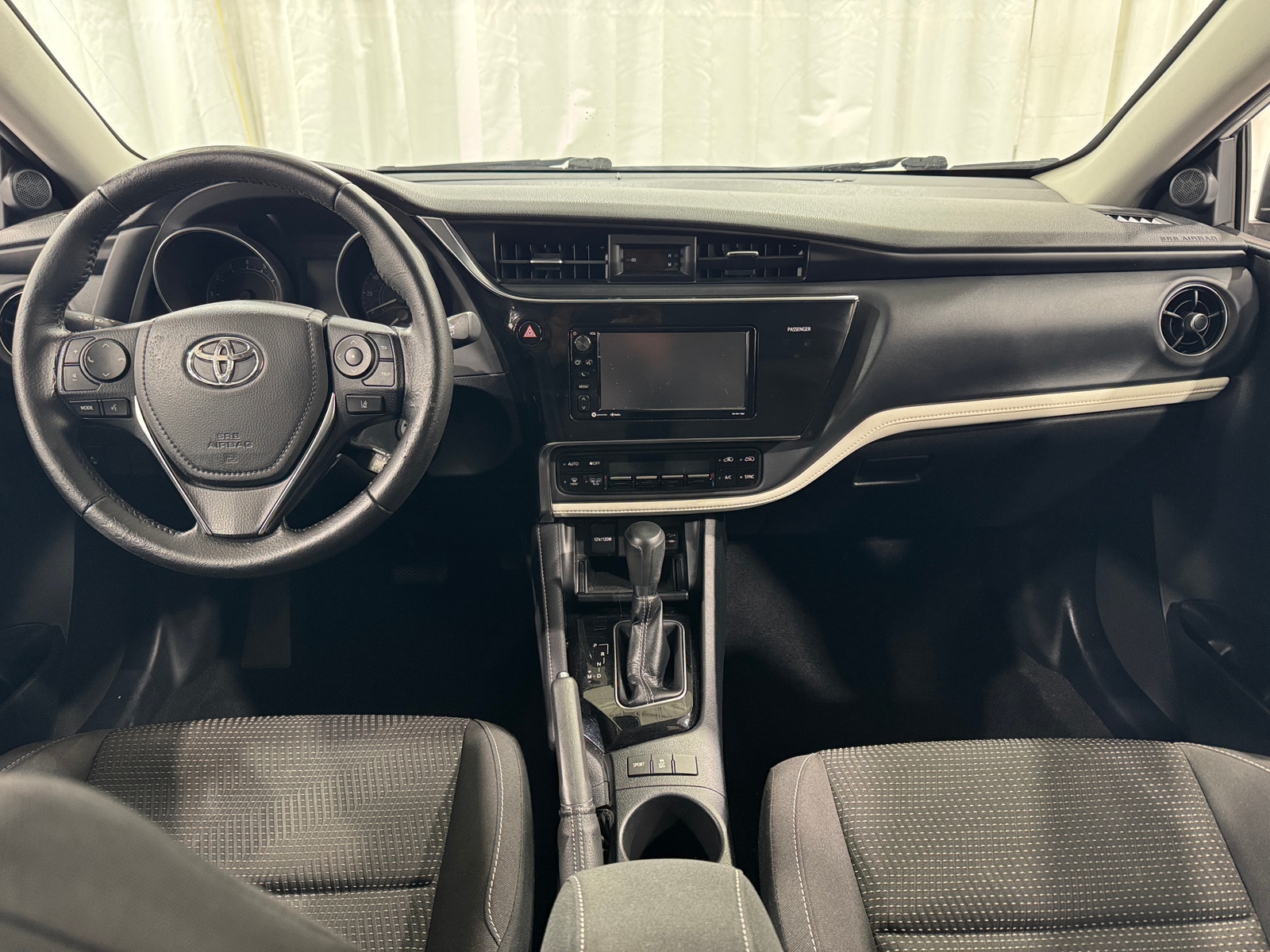 Thumbnail: 2017 Toyota Corolla iM - 3