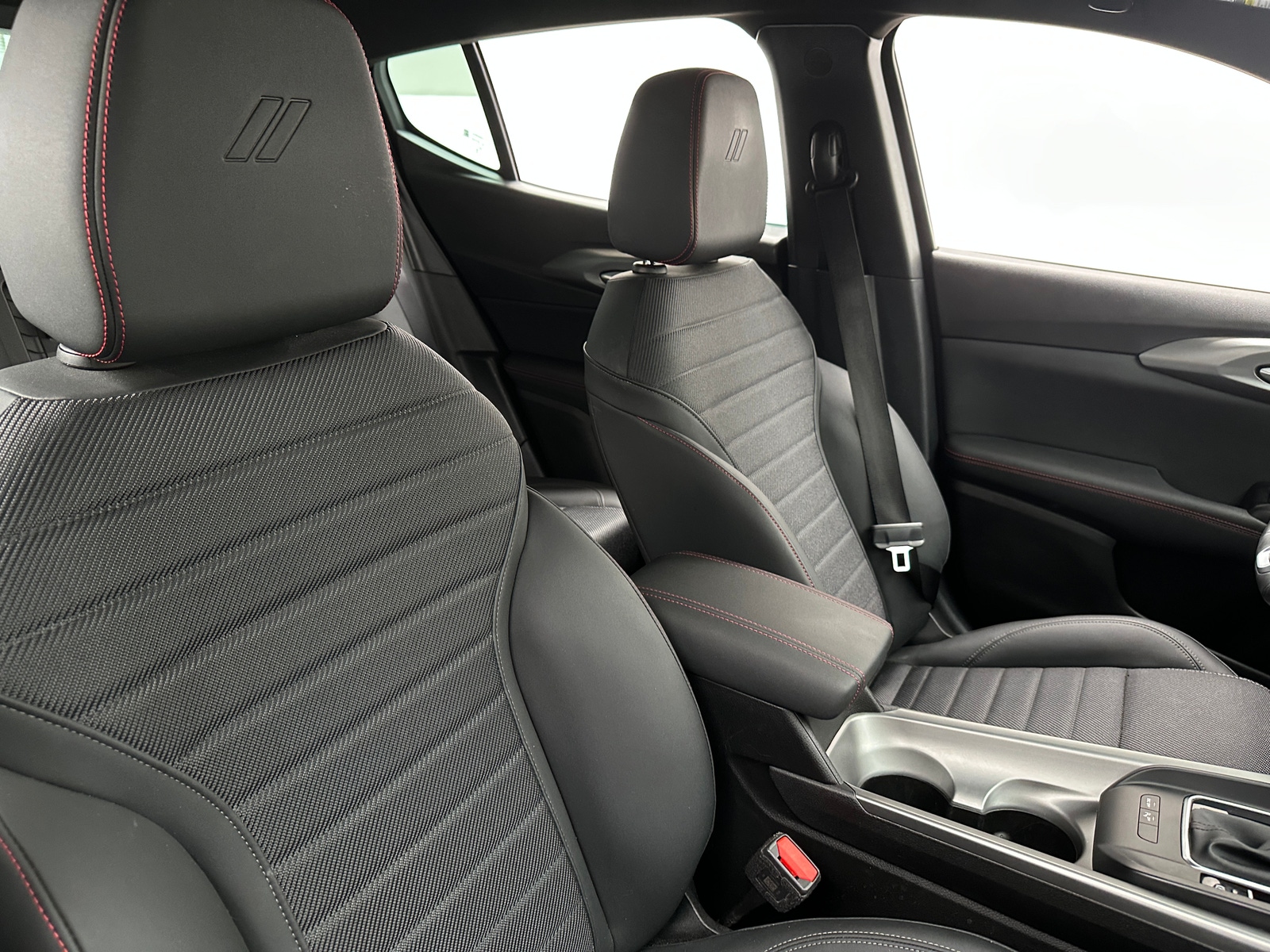 Thumbnail: 2023 Dodge Hornet - 2