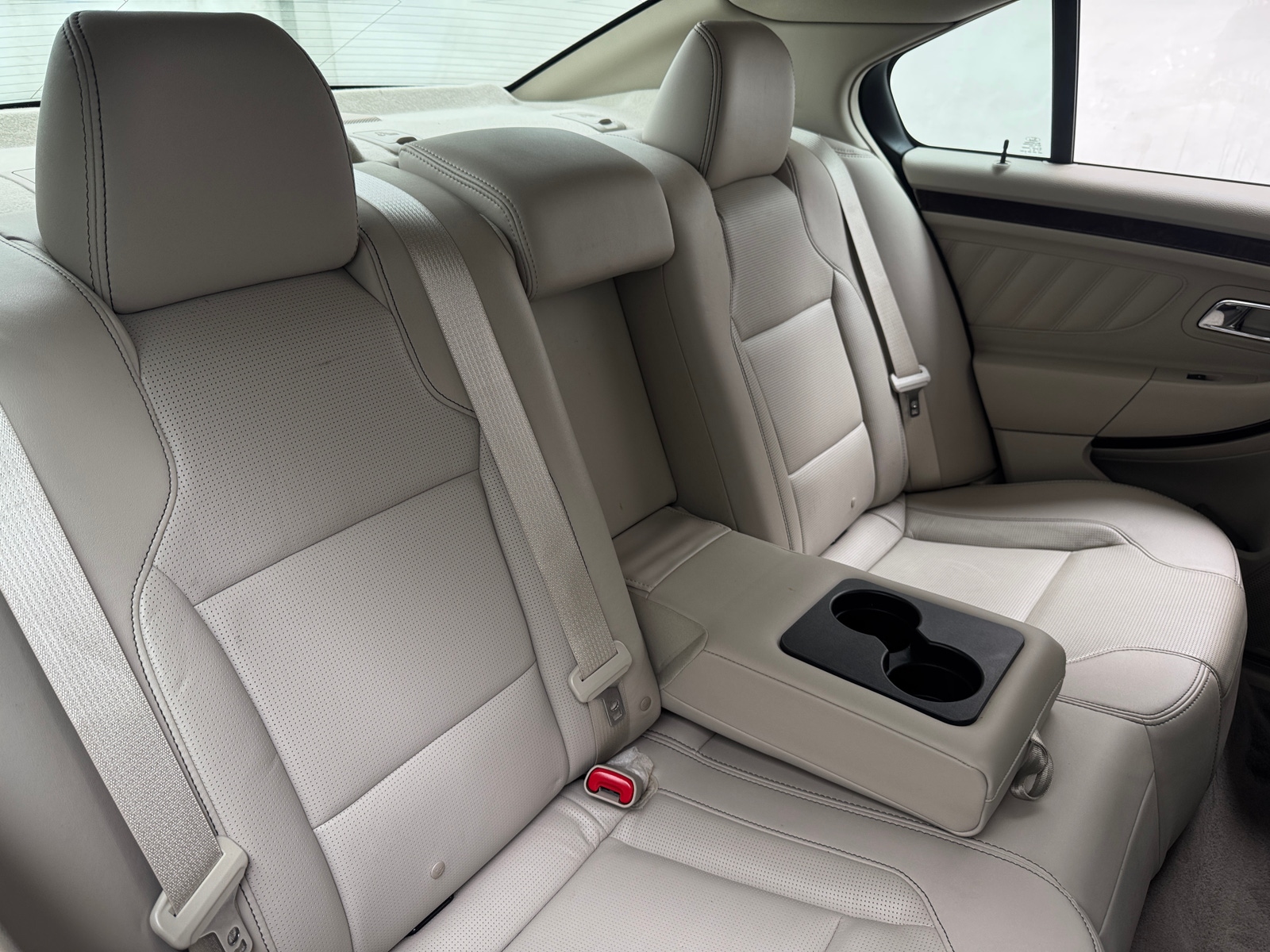 Thumbnail: 2011 Ford Taurus - 5