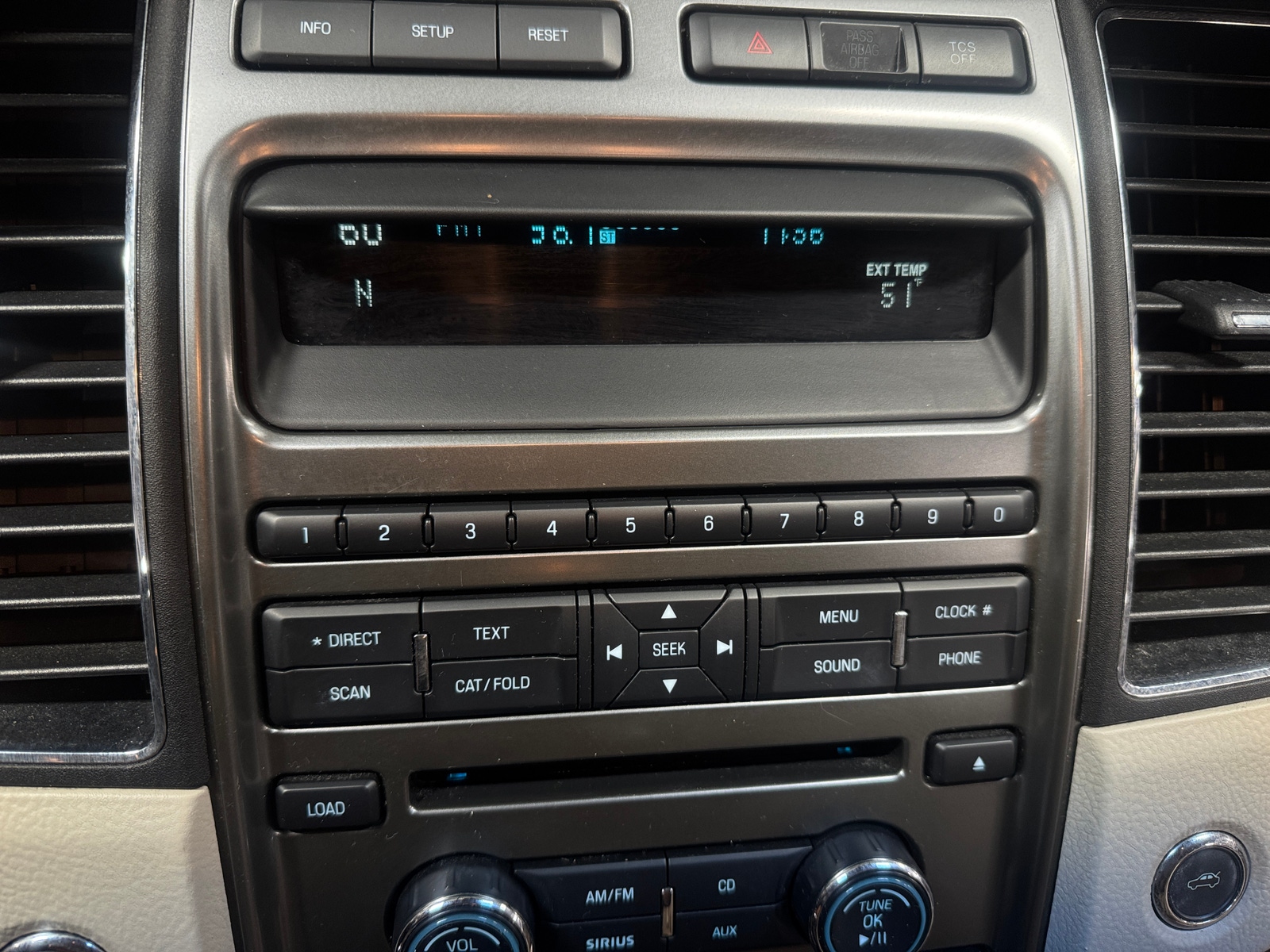 Thumbnail: 2011 Ford Taurus - 3