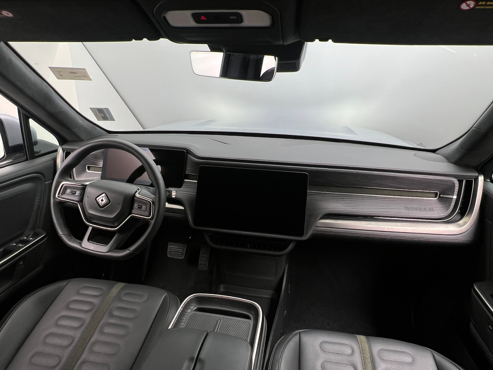 Thumbnail: 2025 Rivian R1S - 2