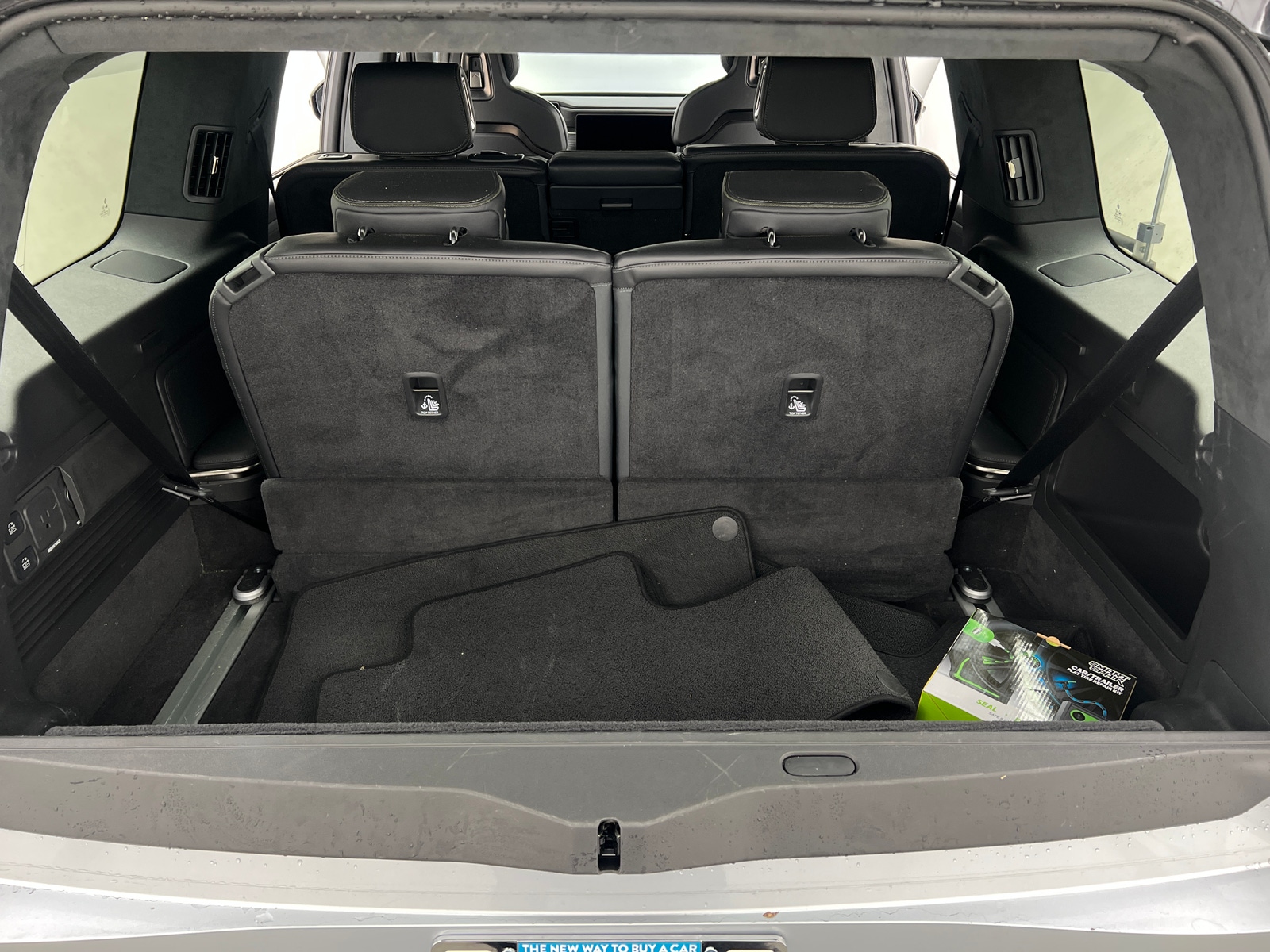 Thumbnail: 2025 Rivian R1S - 6