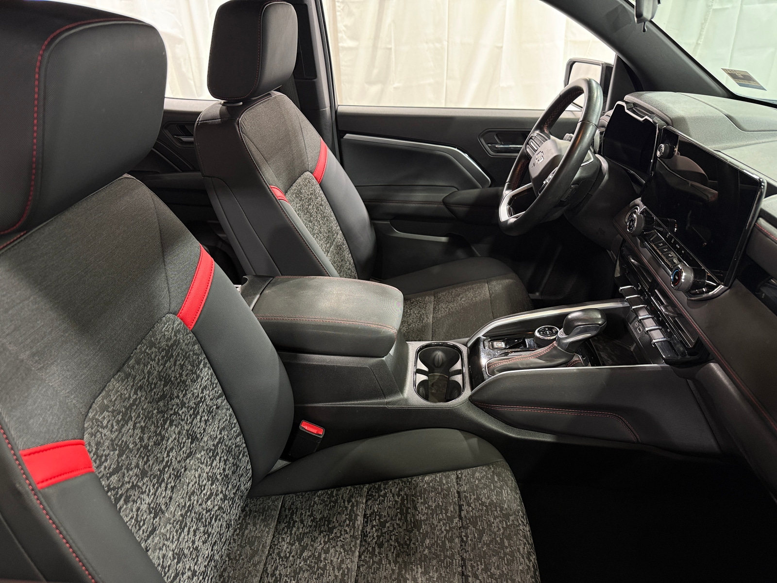 Thumbnail: 2023 Chevrolet Colorado - 2