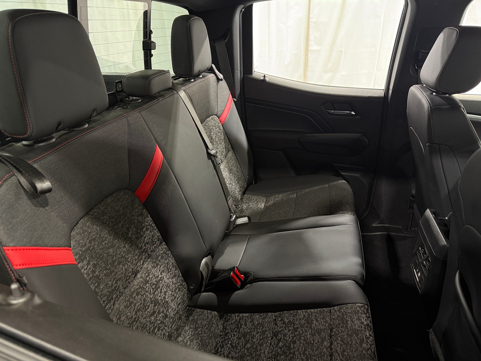 Thumbnail: 2023 Chevrolet Colorado - 6