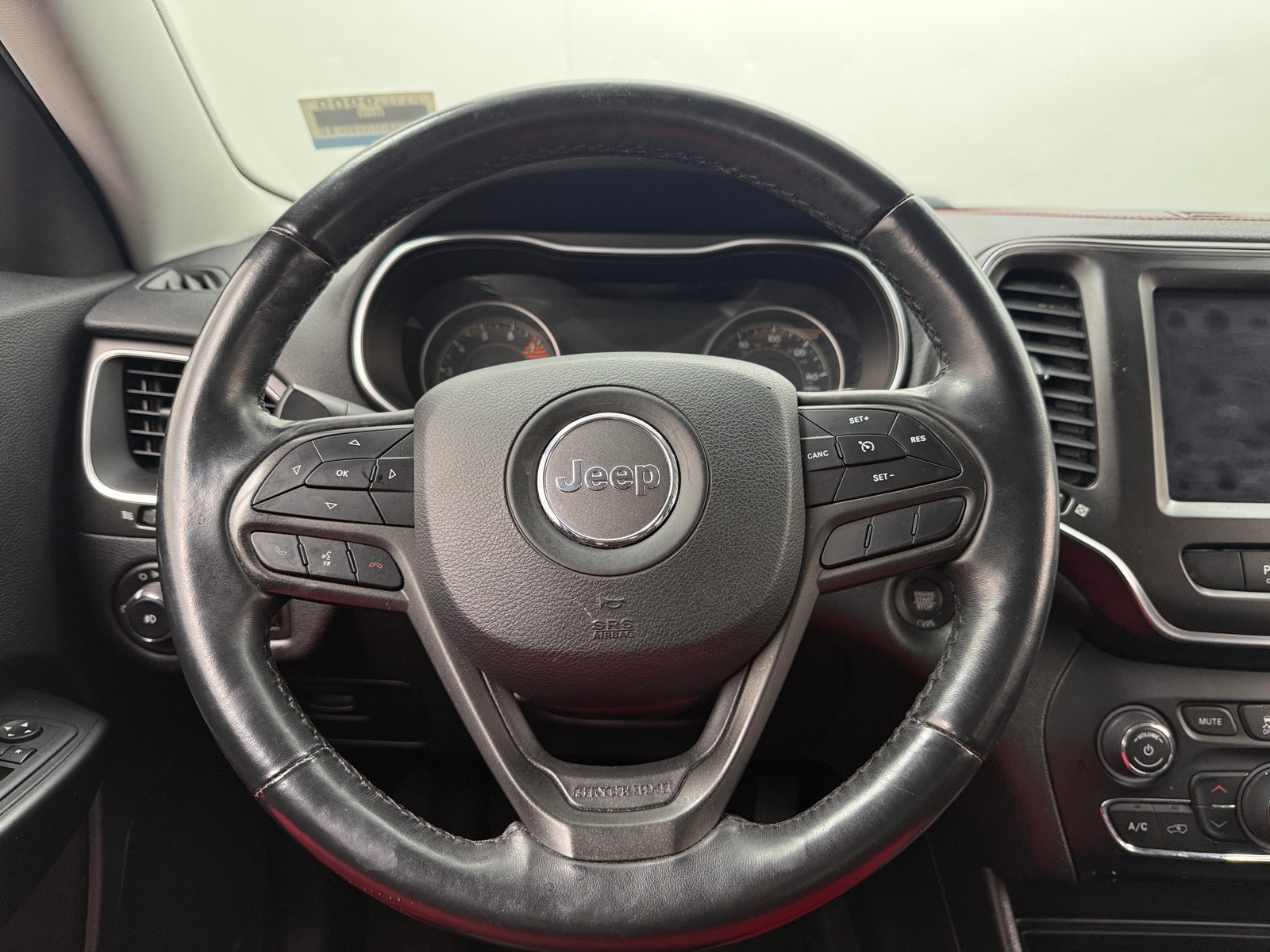 Thumbnail: 2019 Jeep Cherokee - 5