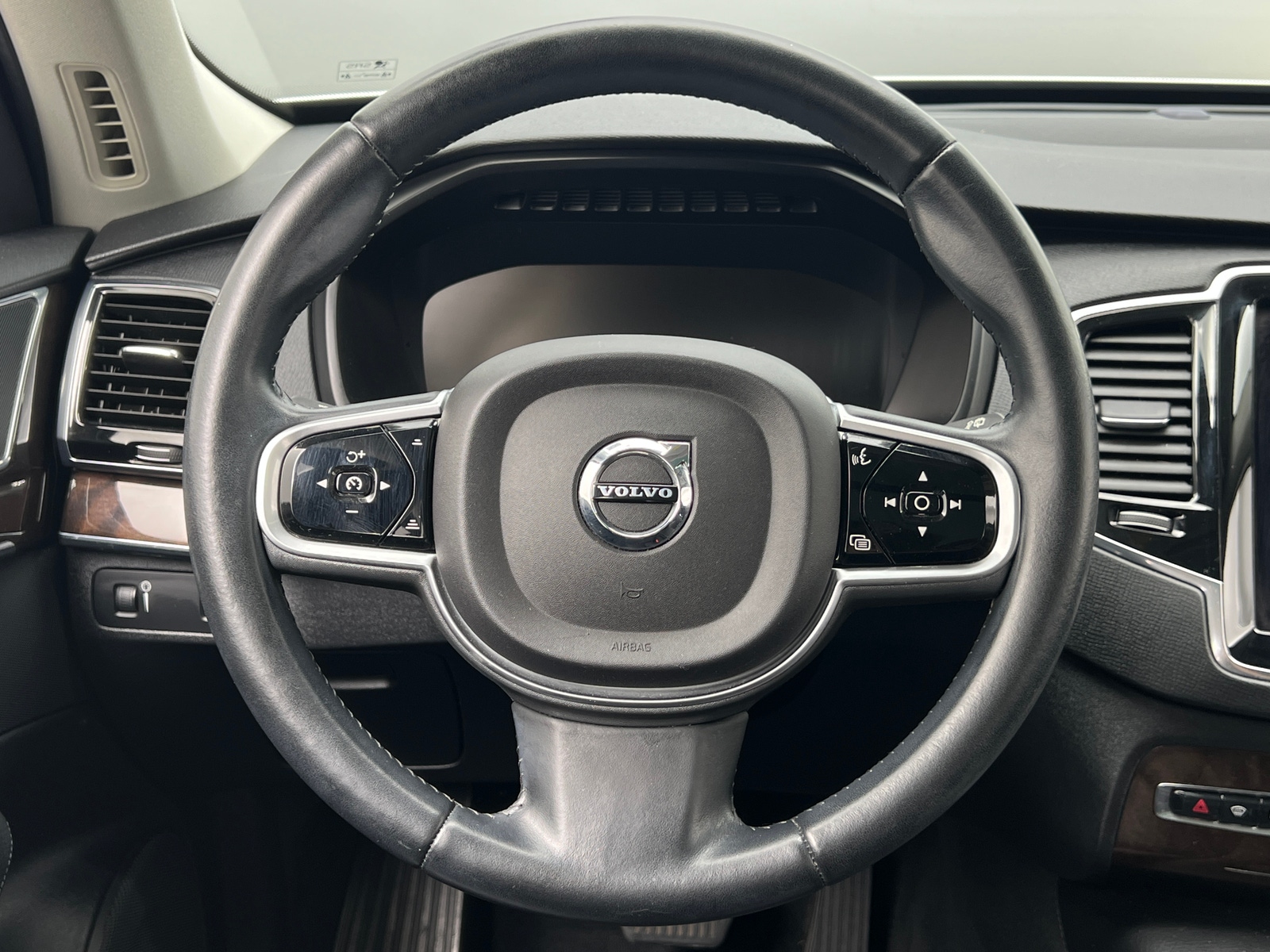 Thumbnail: 2017 Volvo XC90 - 4