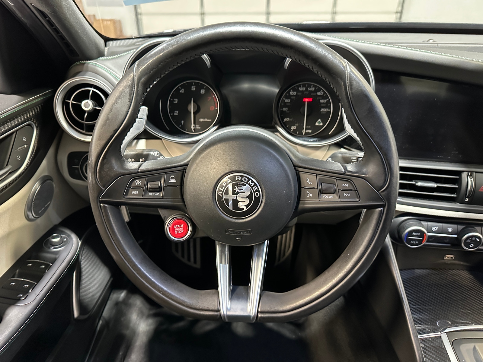 Thumbnail: 2017 Alfa Romeo Giulia - 4