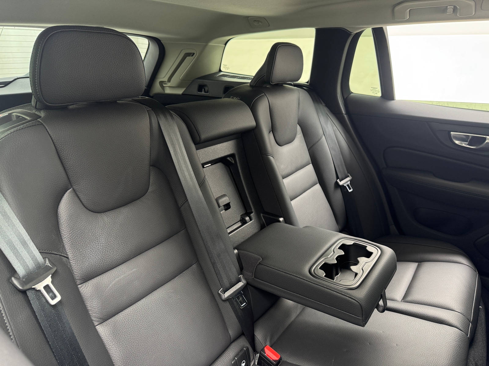 Thumbnail: 2025 Volvo V60 - 5