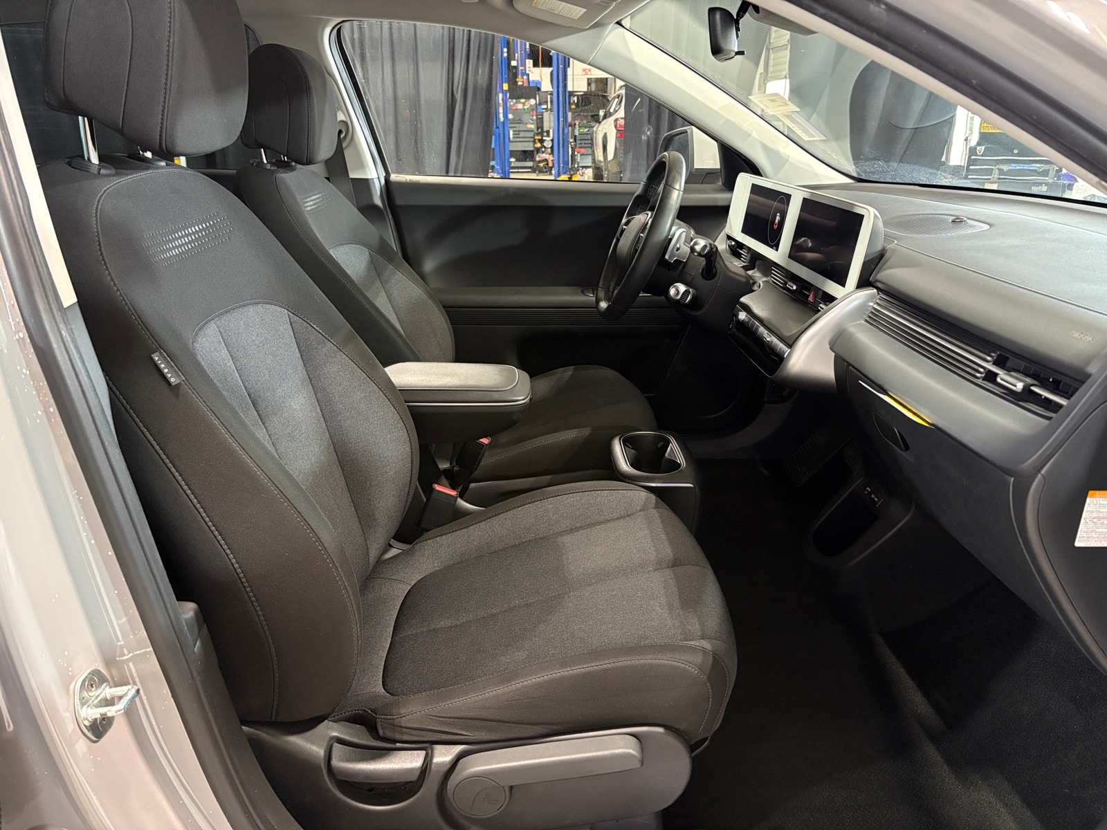 Thumbnail: 2022 Hyundai Ioniq 5 - 2