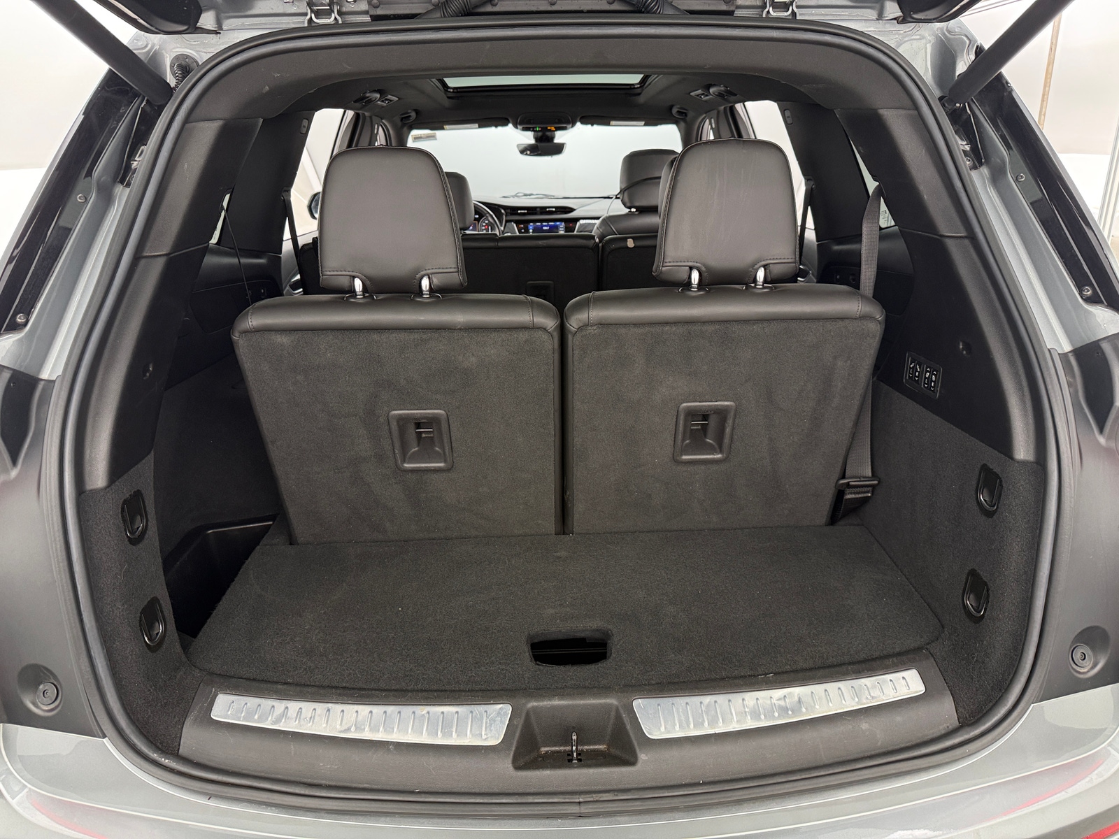 Thumbnail: 2023 Cadillac XT6 - 6