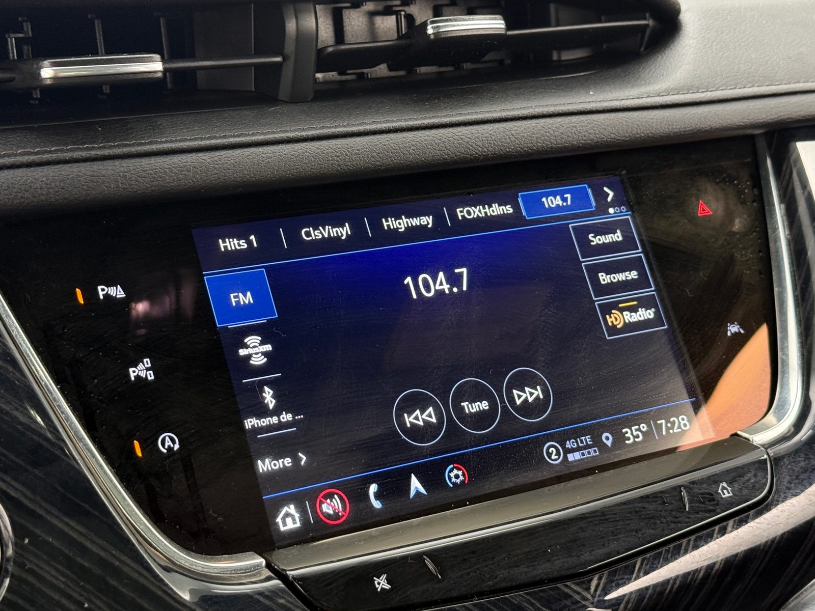 Thumbnail: 2023 Cadillac XT6 - 3