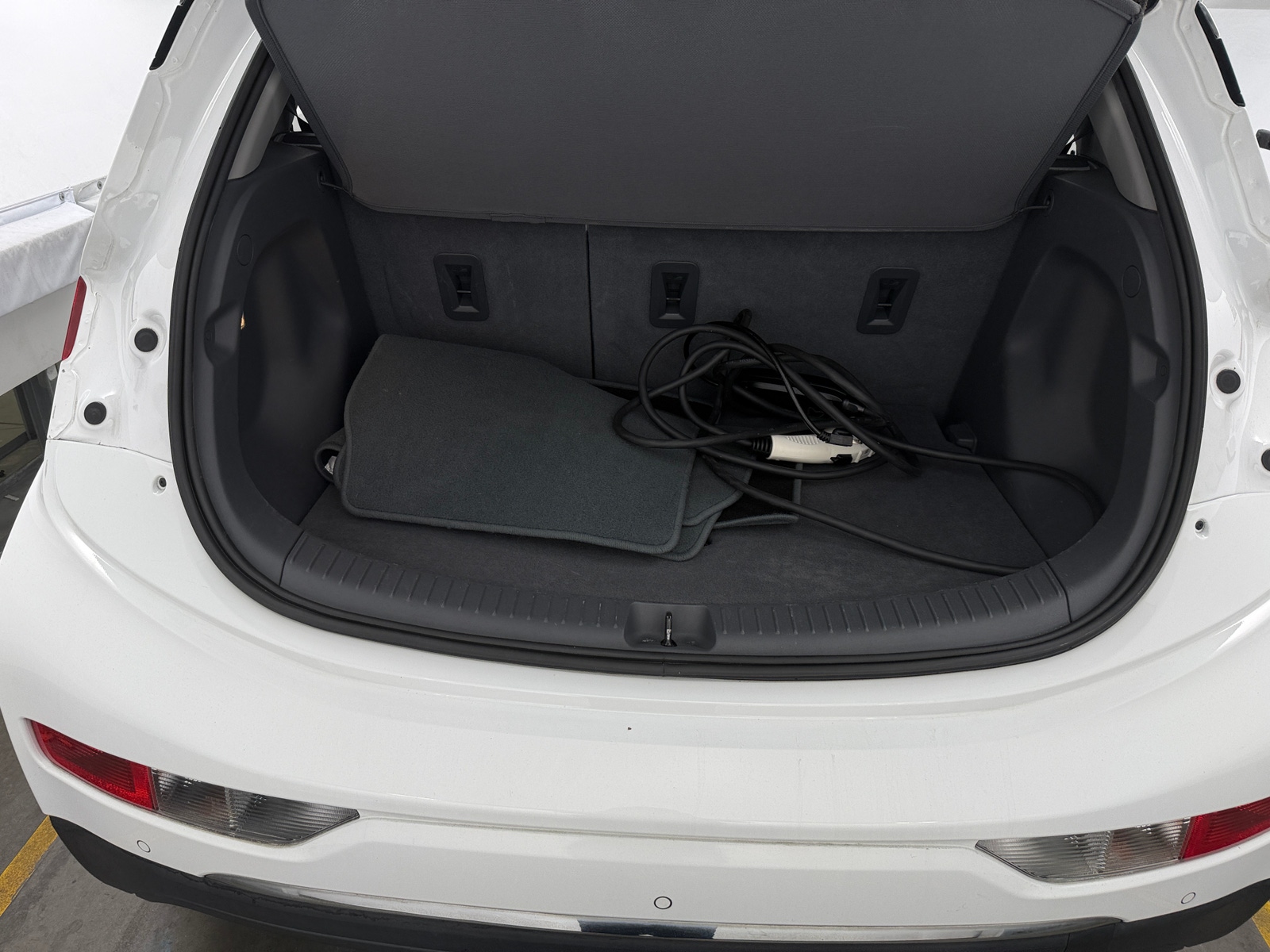 Thumbnail: 2018 Chevrolet Bolt EV - 6