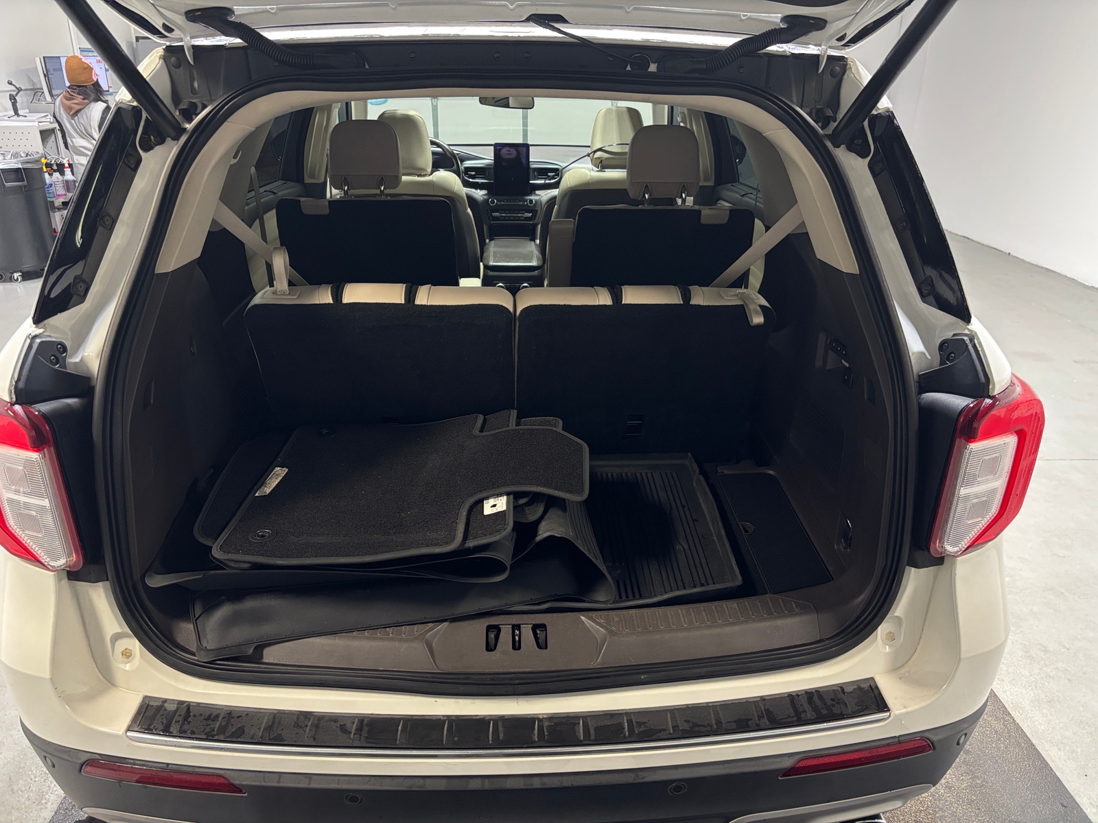 Thumbnail: 2020 Ford Explorer - 6