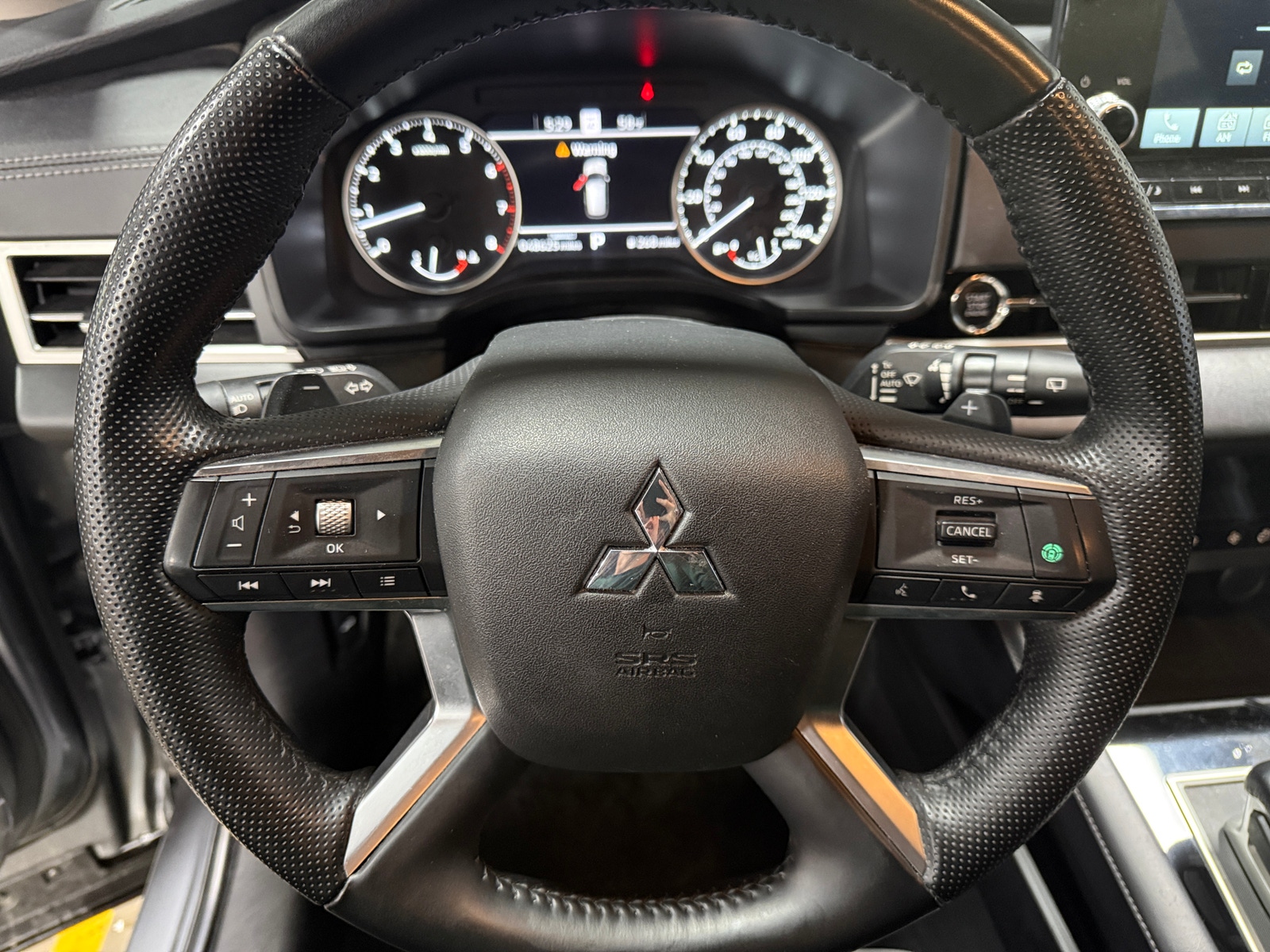 Thumbnail: 2024 Mitsubishi Outlander - 4