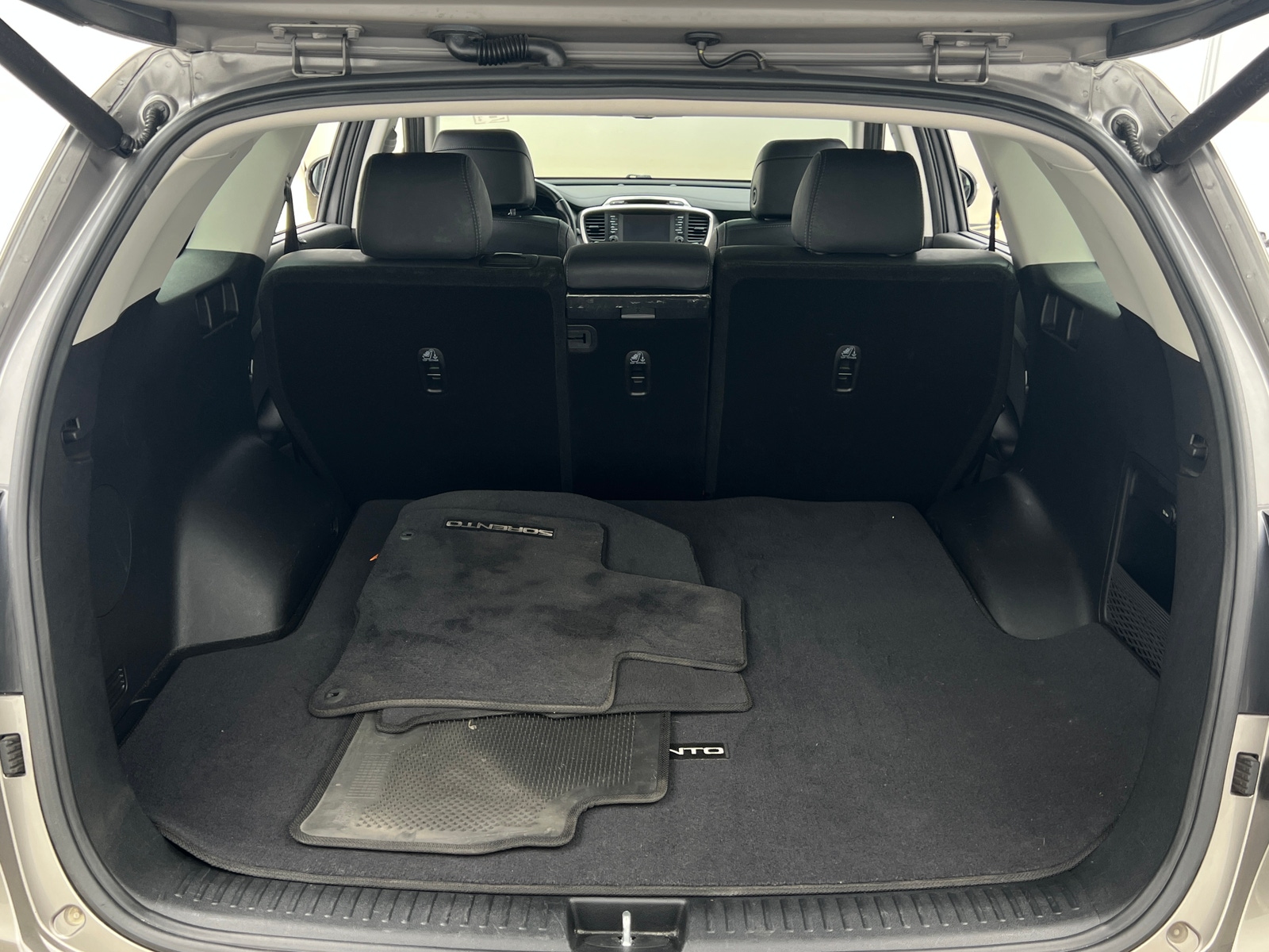 Thumbnail: 2017 Kia Sorento - 6