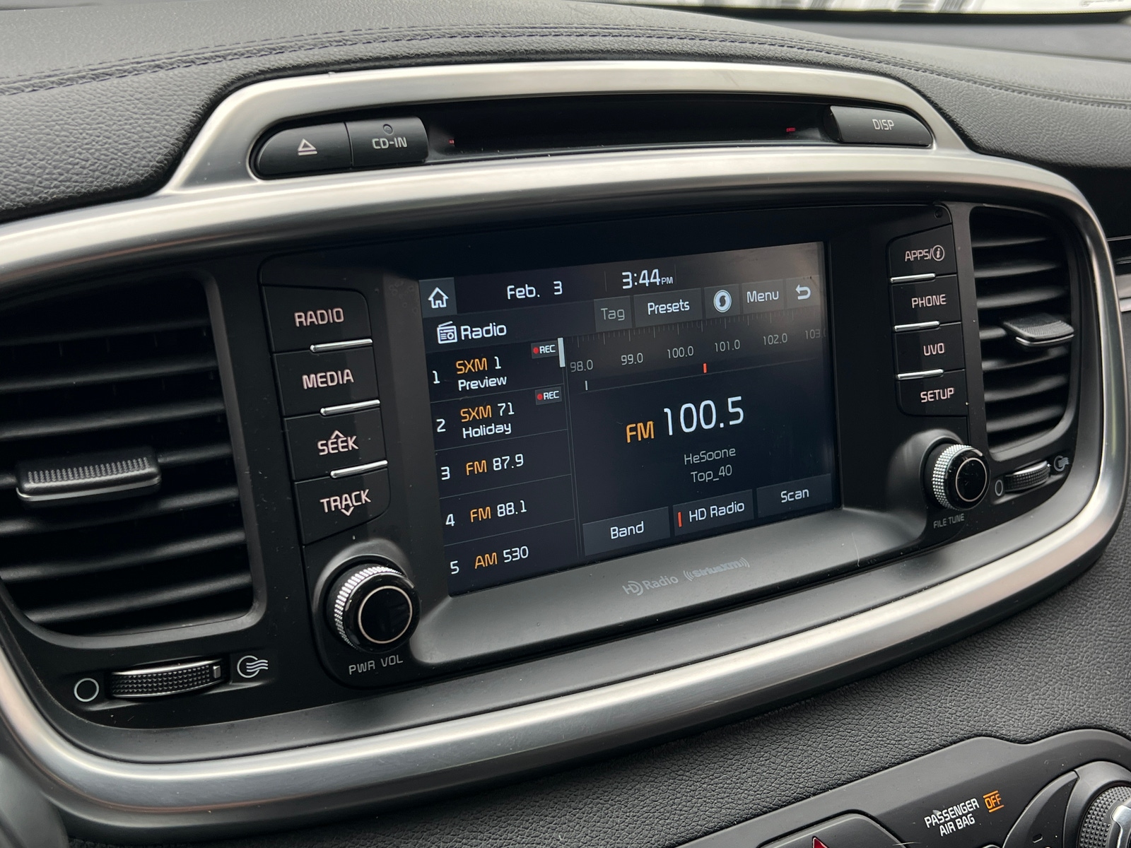 Thumbnail: 2017 Kia Sorento - 3